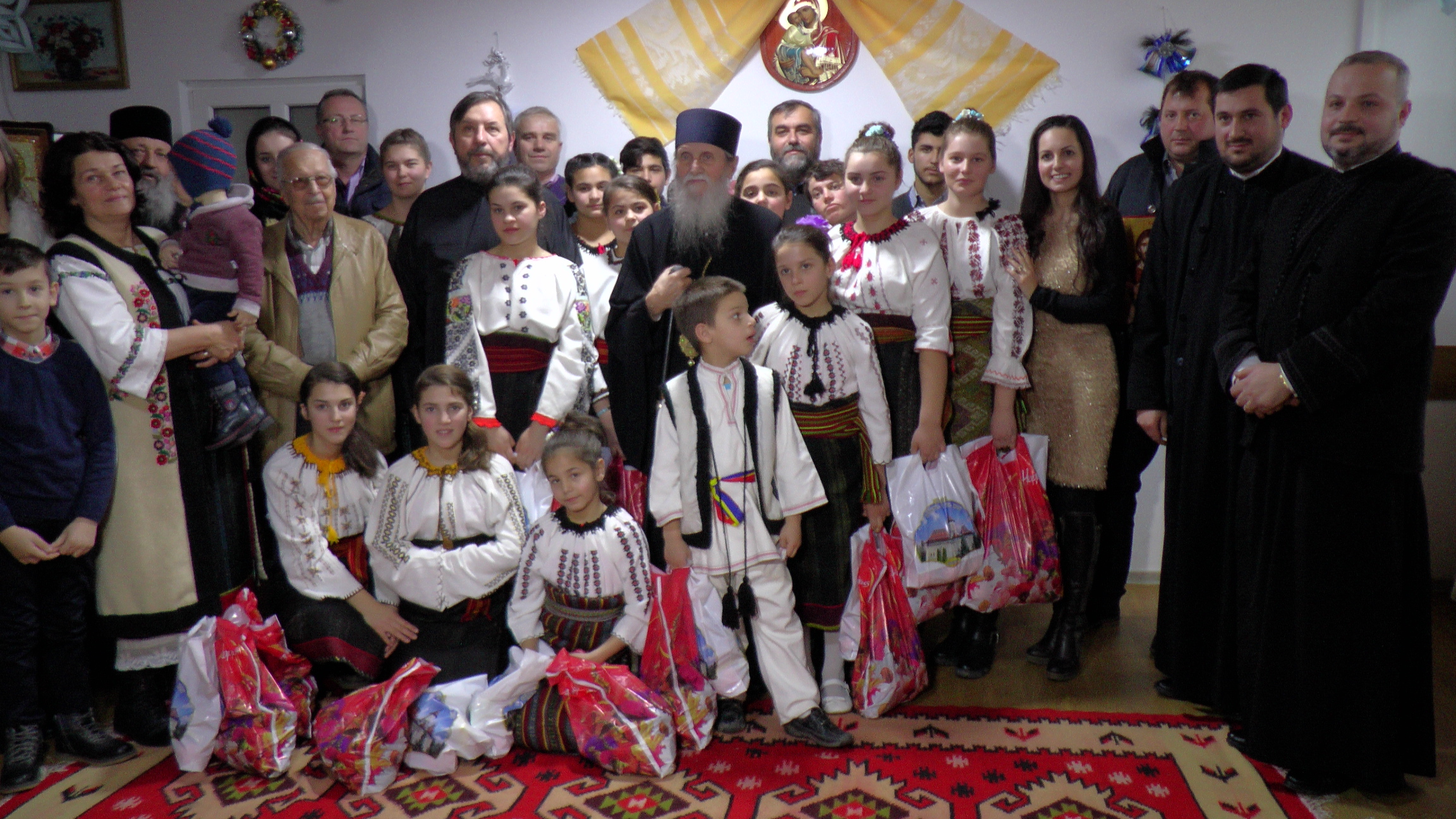 Spectacol de obiceiuri populare la Dolhasca