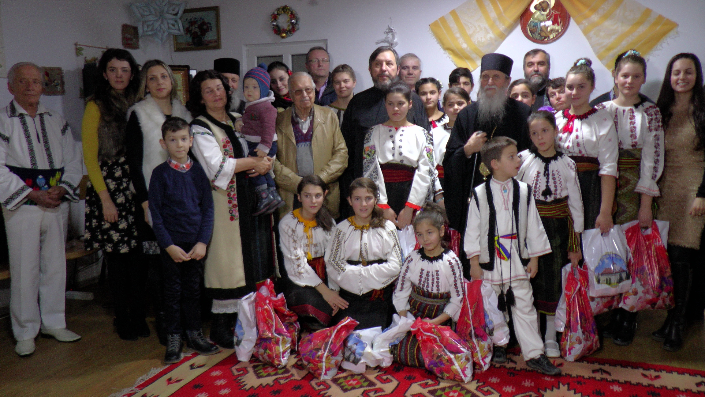 Spectacol de obiceiuri populare la Dolhasca