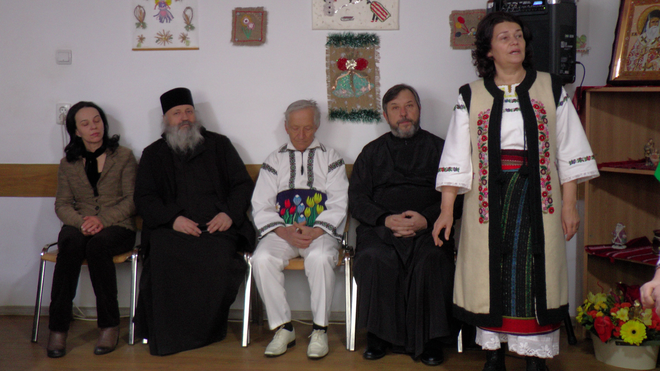 Spectacol de obiceiuri populare la Dolhasca