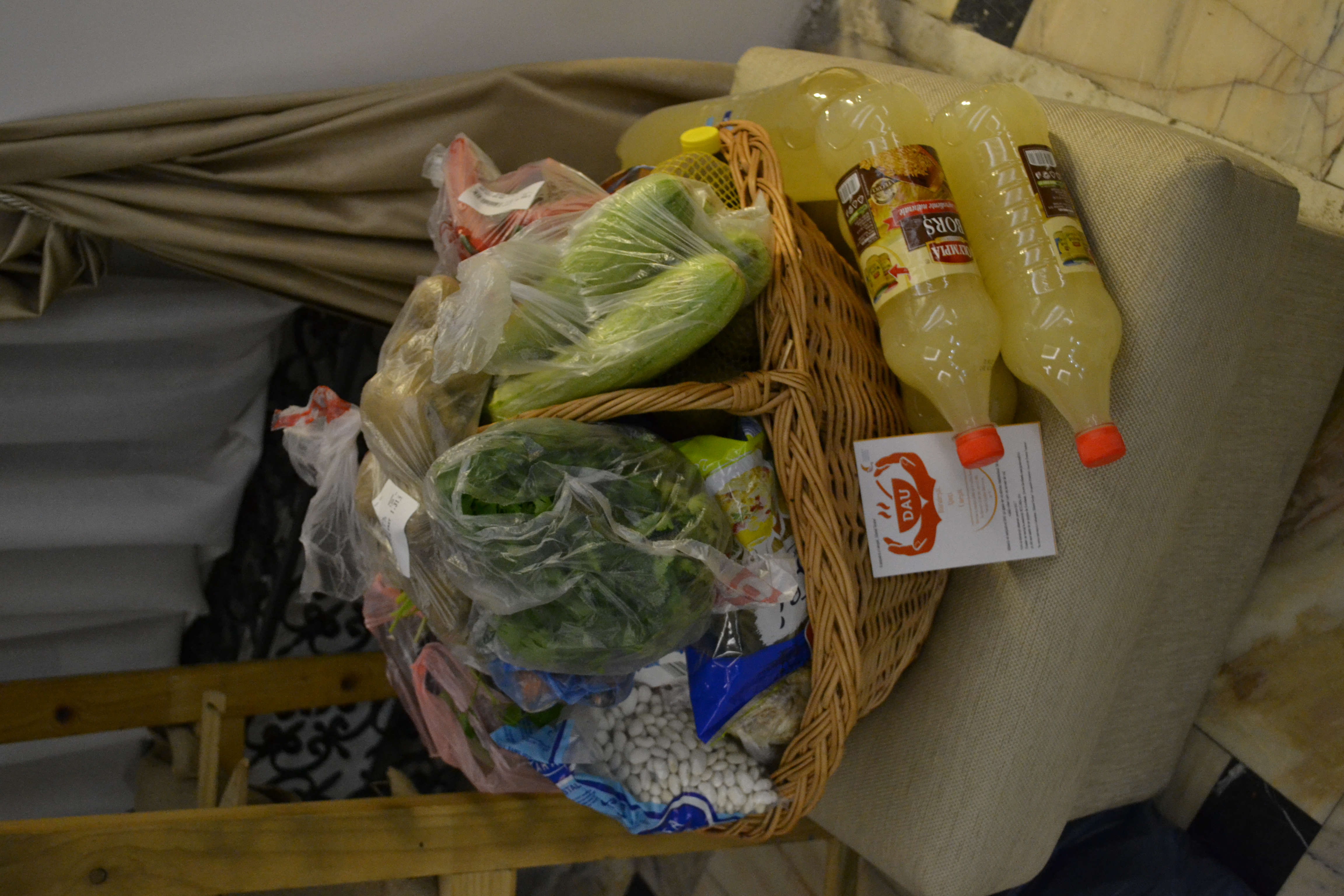 „DAU”, proiectul prin care fetele de la Colegiul „Sfântul Nicolae” gătesc săptămânal pentru oamenii străzii