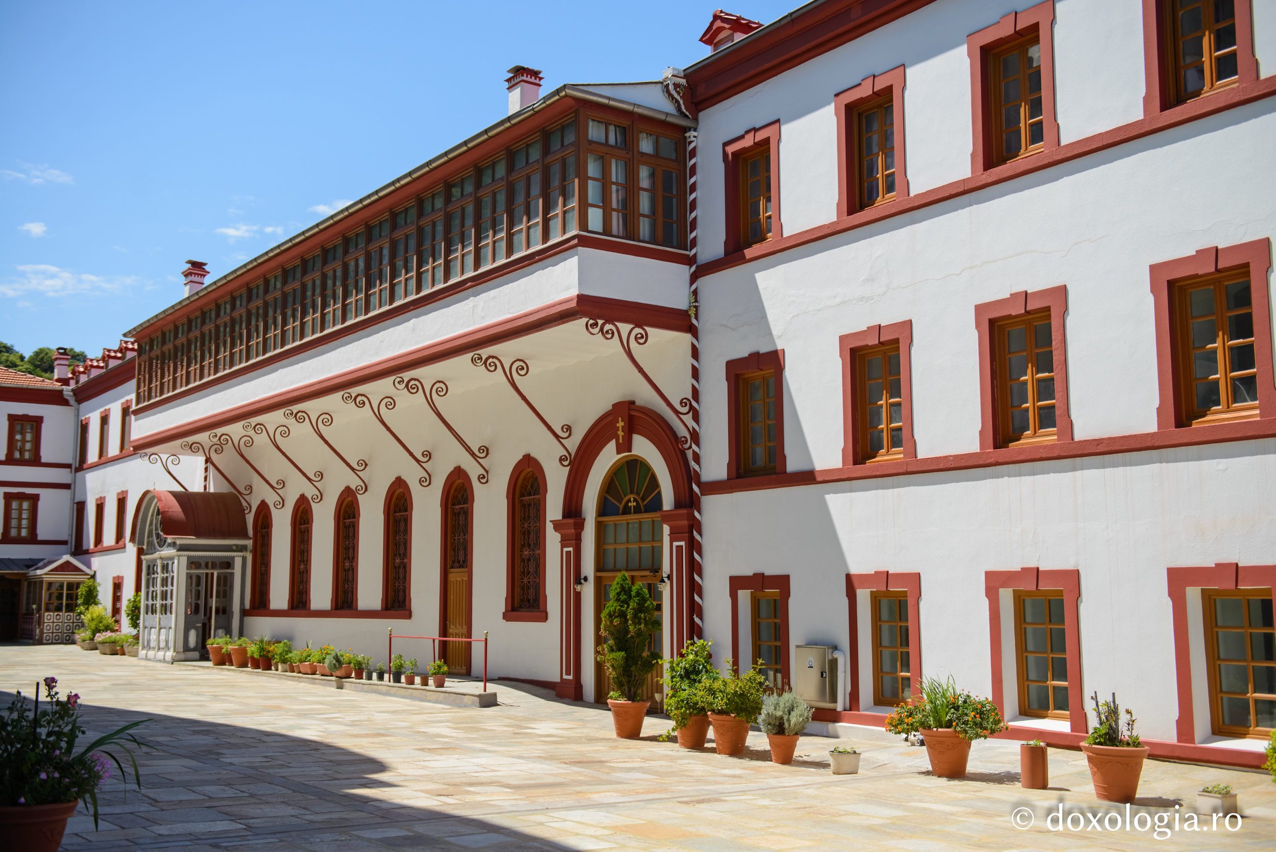 Ansamblul clădirilor Schitului „Sfântul Ilie” – Athos / Foto: Pr. Silviu Cluci Ansamblul clădirilor Schitului „Sfântul Ilie” – Athos