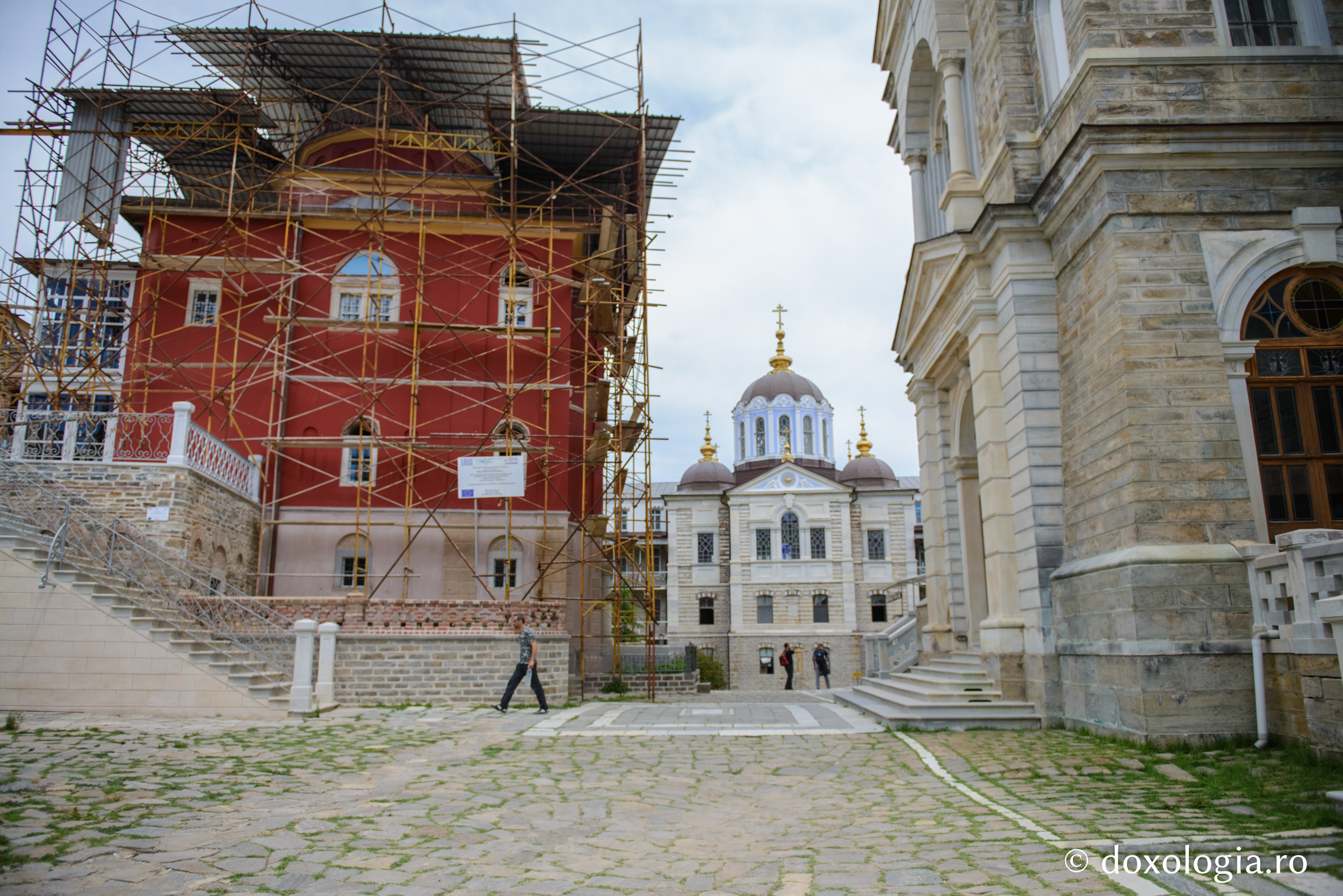 Ansamblul clădirilor Schitului „Sfântul Andrei” ‒ Athos / Foto: Pr. Silviu Cluci Ansamblul clădirilor Schitului „Sfântul Andrei” ‒ Athos