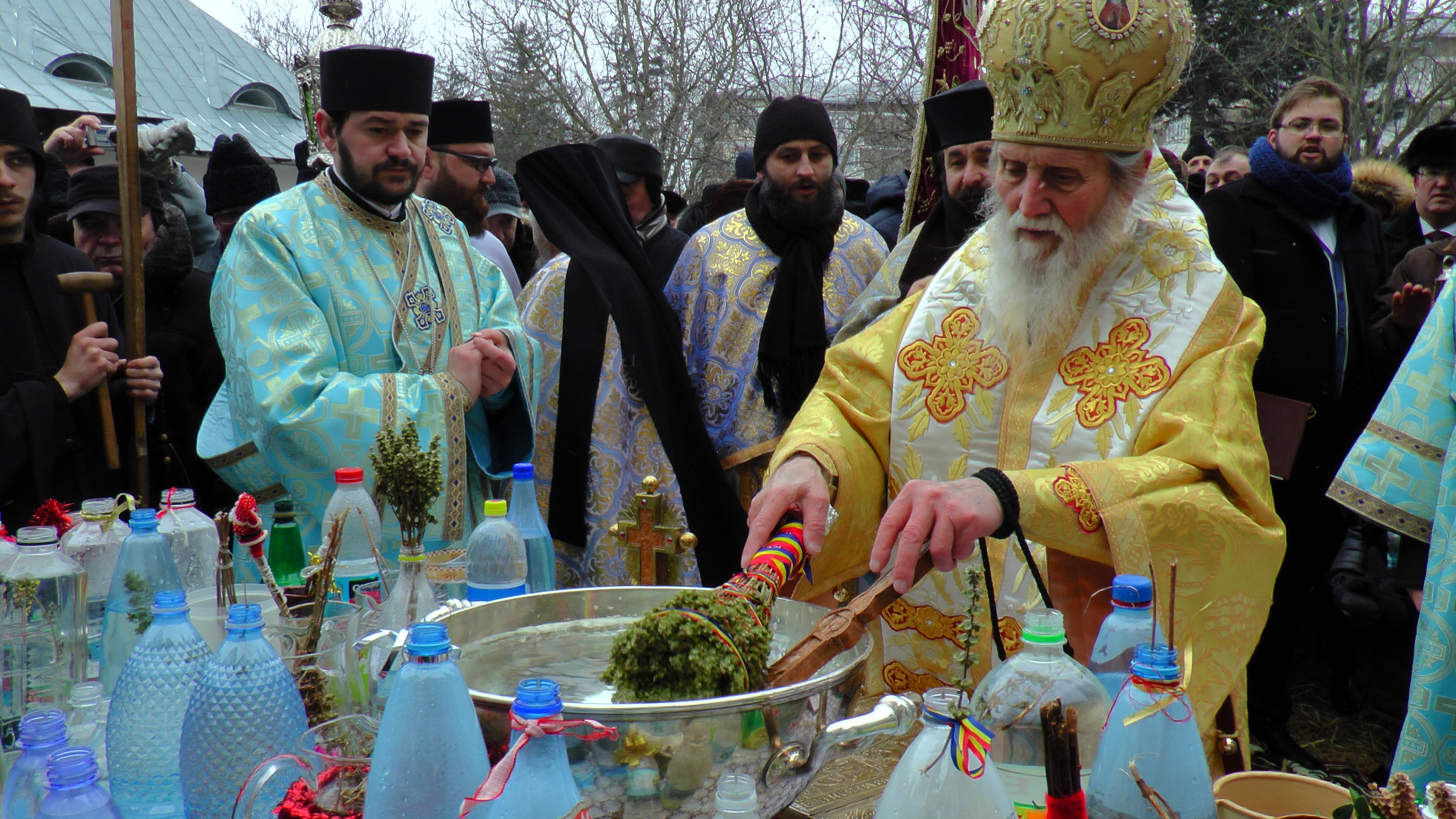 Boboteaza la Suceava: „Orice Taină se primește prin ascultarea de poruncile lui Dumnezeu” Boboteaza la Suceava: „Orice Taină se primește prin ascultarea de poruncile lui Dumnezeu”