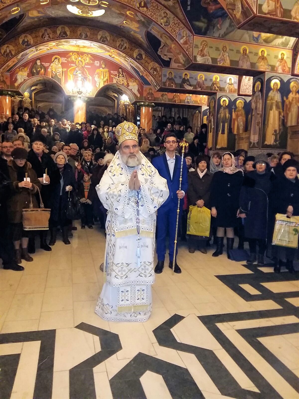 Liturghie arhierească la Catedrala „Înălţarea Domnului“ din Bacău Liturghie arhierească la Catedrala „Înălţarea Domnului“ din Bacău