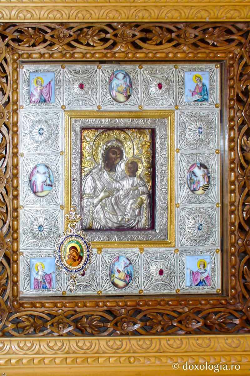 Icoana Maicii Domnului „Makrimallis”