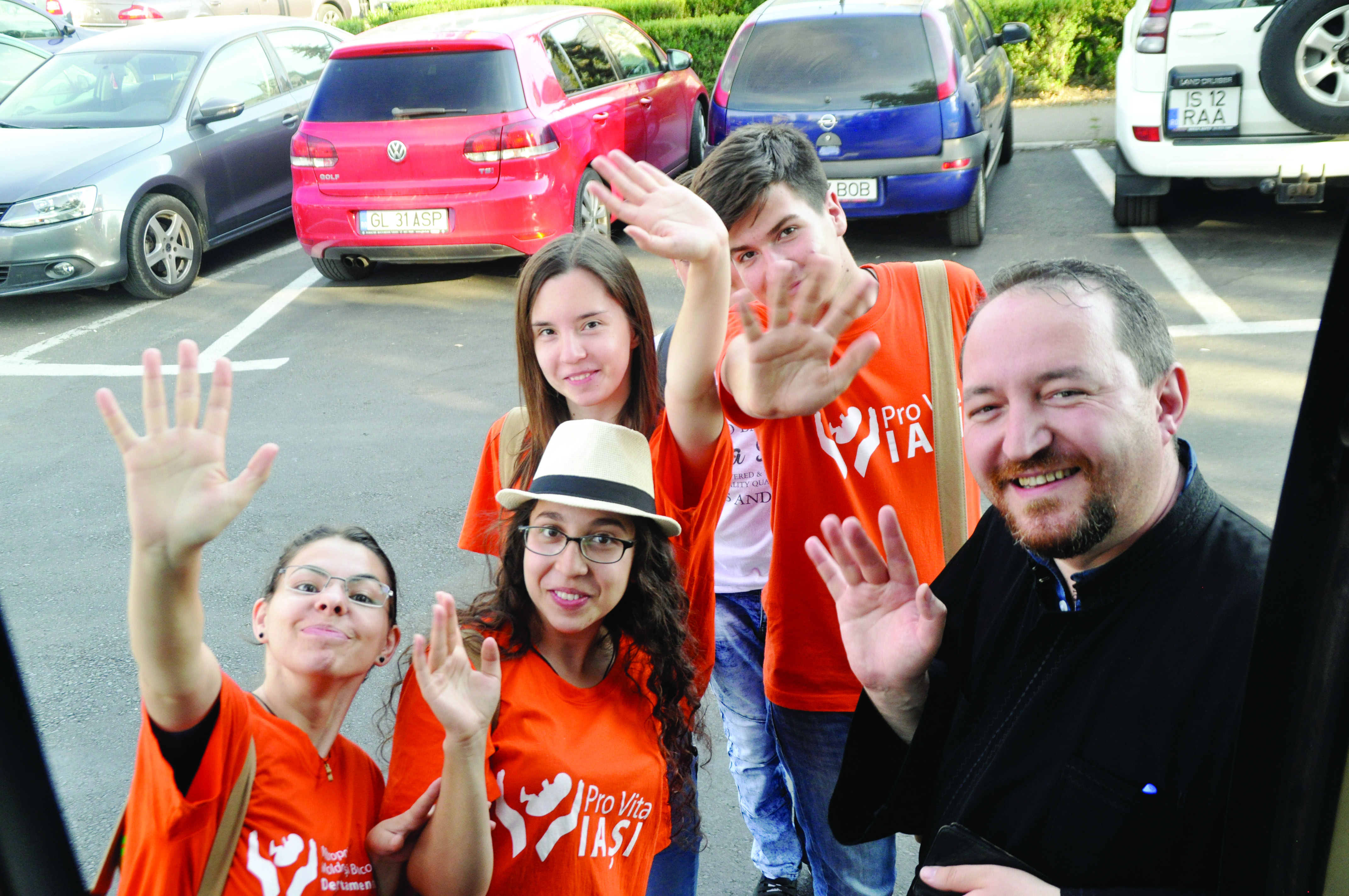 Ajută mama şi copilul! Ei depind de tine!