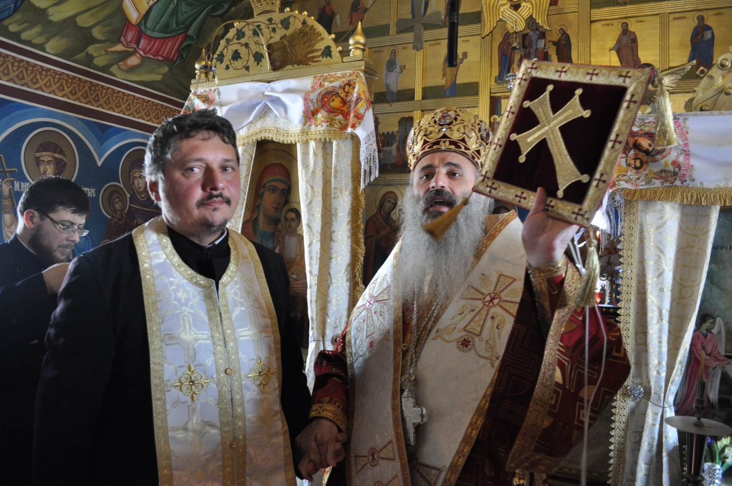 Mitropolitul Moldovei, la Brătuleni: „Dacă Îl iubești pe Dumnezeu, înseamnă că ai putere să-i iubești și pe cei din jurul tău”