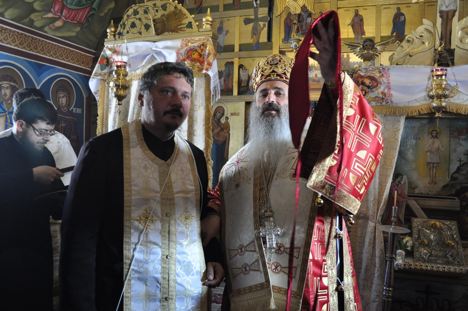 Mitropolitul Moldovei, la Brătuleni: „Dacă Îl iubești pe Dumnezeu, înseamnă că ai putere să-i iubești și pe cei din jurul tău”