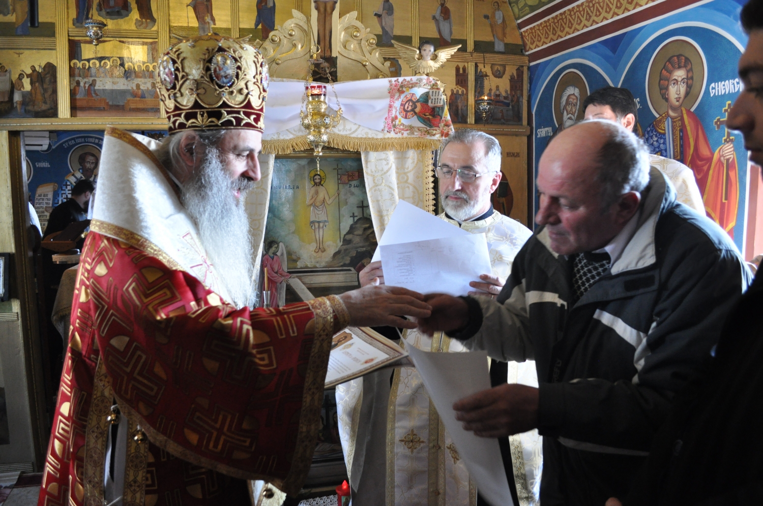 Mitropolitul Moldovei, la Brătuleni: „Dacă Îl iubești pe Dumnezeu, înseamnă că ai putere să-i iubești și pe cei din jurul tău”