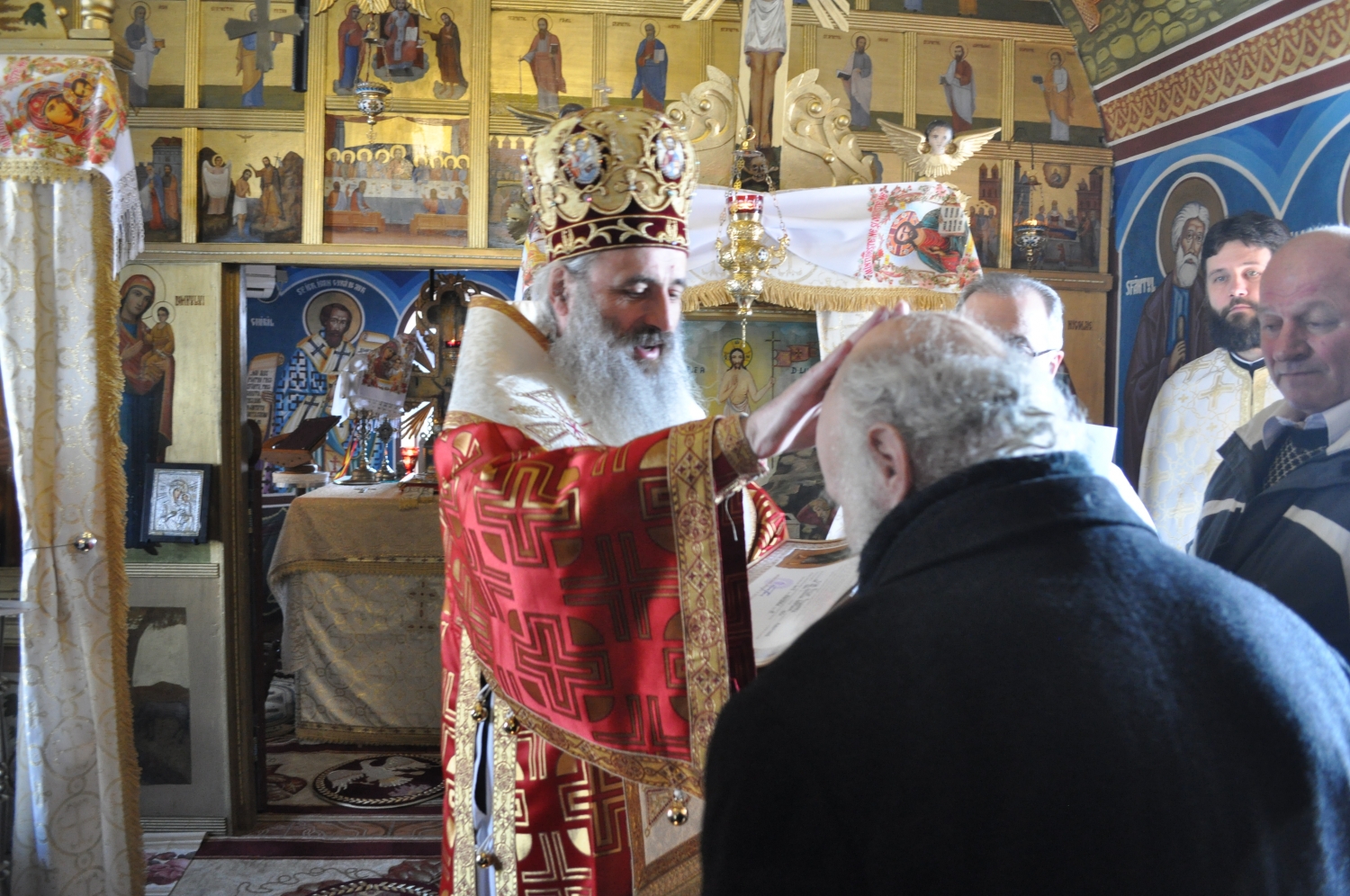 Mitropolitul Moldovei, la Brătuleni: „Dacă Îl iubești pe Dumnezeu, înseamnă că ai putere să-i iubești și pe cei din jurul tău”