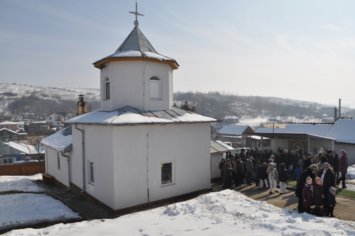 Mitropolitul Moldovei, la Brătuleni: „Dacă Îl iubești pe Dumnezeu, înseamnă că ai putere să-i iubești și pe cei din jurul tău”