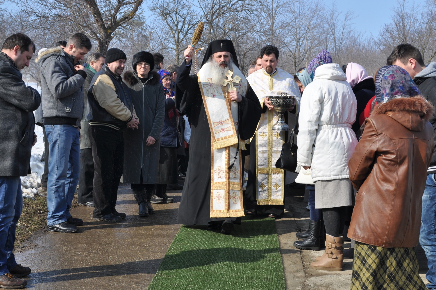 Mitropolitul Moldovei, la Brătuleni: „Dacă Îl iubești pe Dumnezeu, înseamnă că ai putere să-i iubești și pe cei din jurul tău”