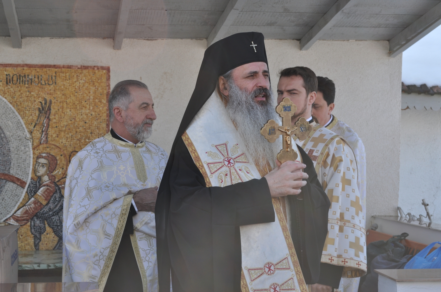 Mitropolitul Moldovei, la Brătuleni: „Dacă Îl iubești pe Dumnezeu, înseamnă că ai putere să-i iubești și pe cei din jurul tău”