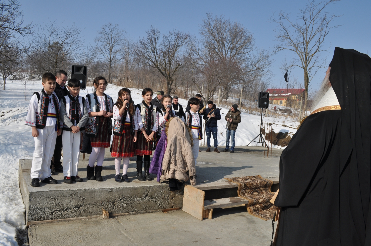 Mitropolitul Moldovei, la Brătuleni: „Dacă Îl iubești pe Dumnezeu, înseamnă că ai putere să-i iubești și pe cei din jurul tău”