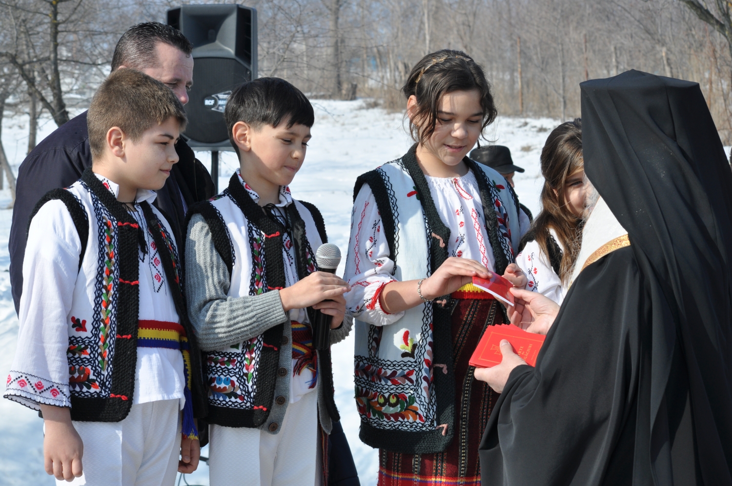 Mitropolitul Moldovei, la Brătuleni: „Dacă Îl iubești pe Dumnezeu, înseamnă că ai putere să-i iubești și pe cei din jurul tău”