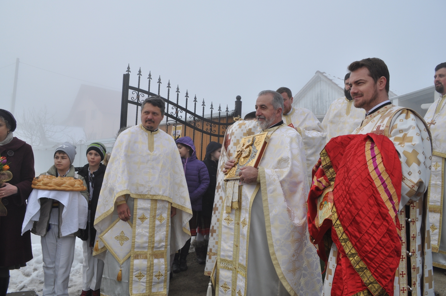 Mitropolitul Moldovei, la Brătuleni: „Dacă Îl iubești pe Dumnezeu, înseamnă că ai putere să-i iubești și pe cei din jurul tău”