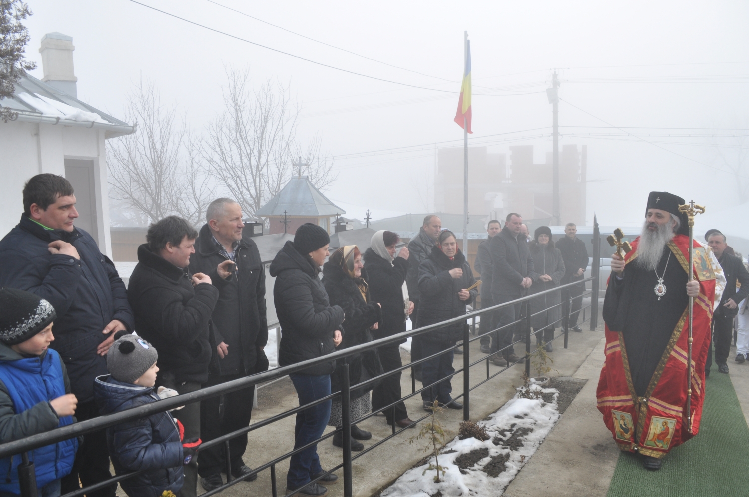 Mitropolitul Moldovei, la Brătuleni: „Dacă Îl iubești pe Dumnezeu, înseamnă că ai putere să-i iubești și pe cei din jurul tău”