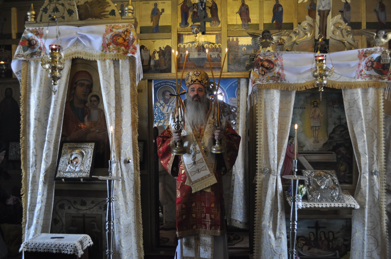 Mitropolitul Moldovei, la Brătuleni: „Dacă Îl iubești pe Dumnezeu, înseamnă că ai putere să-i iubești și pe cei din jurul tău”