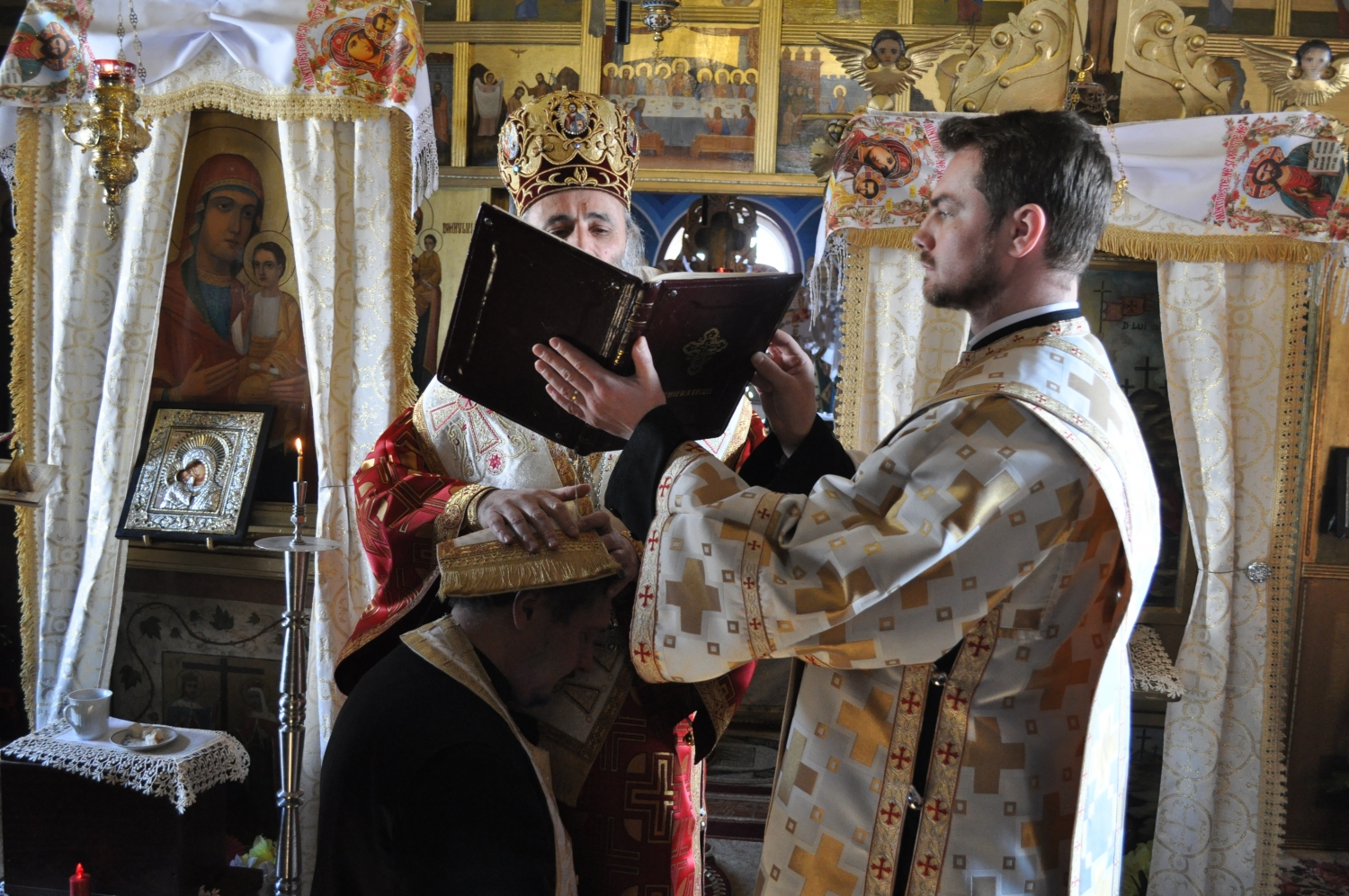 Mitropolitul Moldovei, la Brătuleni: „Dacă Îl iubești pe Dumnezeu, înseamnă că ai putere să-i iubești și pe cei din jurul tău”