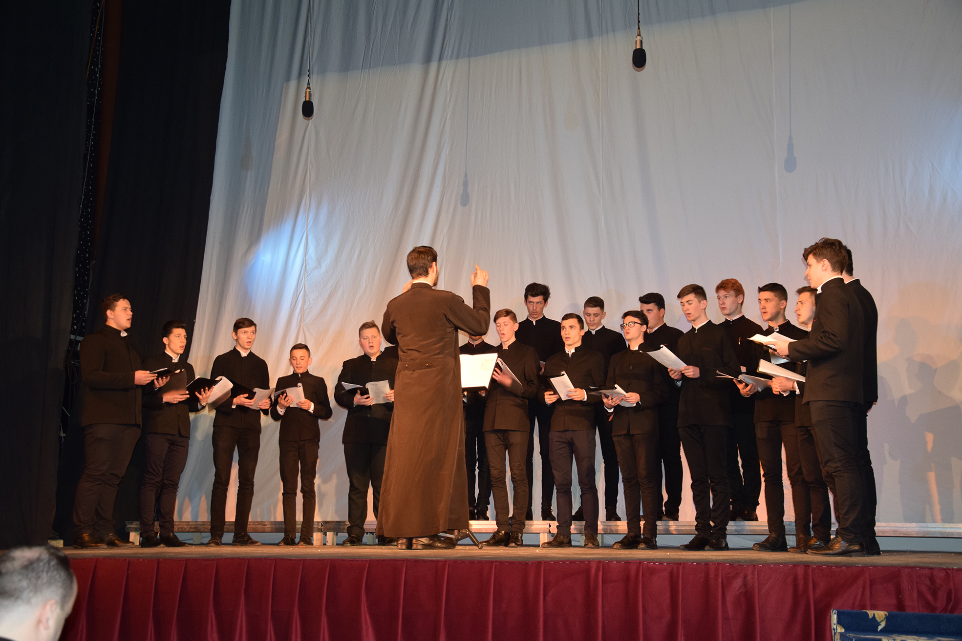 Menţiune (locul V) a obţinut curul seminariului teologic liceal ortodox de la Huşi (Foto: Lucian Apopei) „Ne dorim să transformăm acest frumos concurs în olimpiada naţională de muzică psaltică“