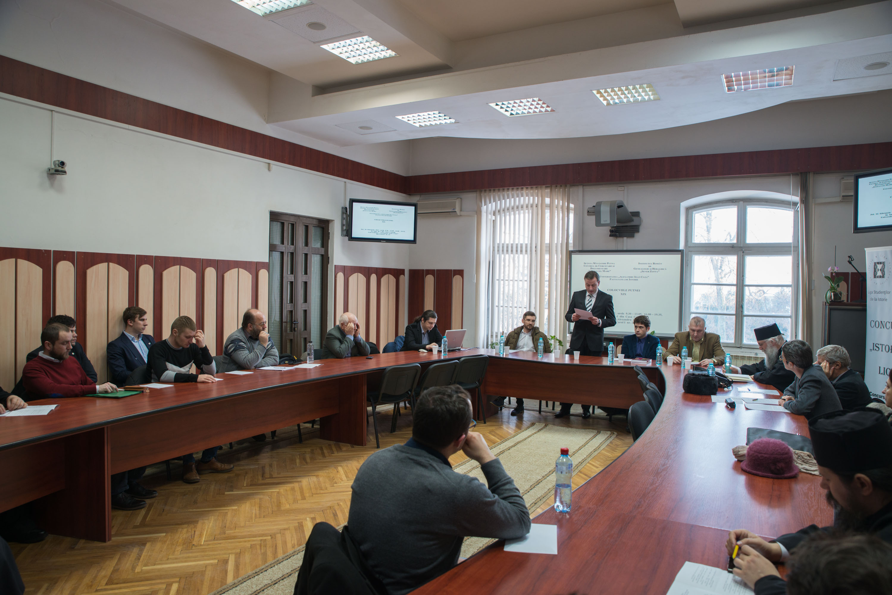 Fotografii: monah Timotei Tiron Comunicări ştiinţifice privind epoca ştefaniană, în cadrul celei de-a XIX-a ediţii a „Colocviilor Putnei“