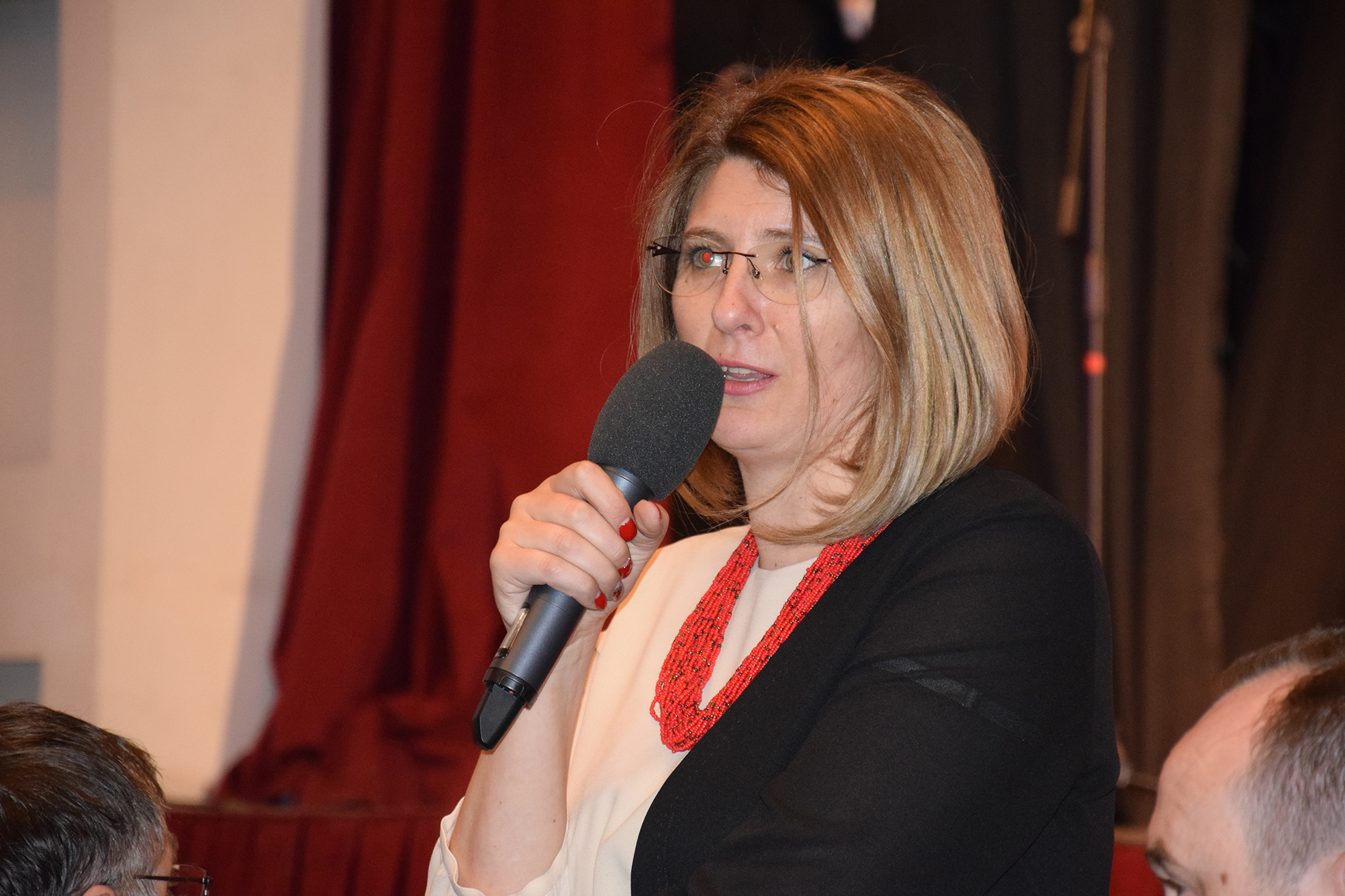 Insp. prof. Irina Petronela Florian, preşedinte executiv al juriului (Foto: Lucian Apopei) „Ne dorim să transformăm acest frumos concurs în olimpiada naţională de muzică psaltică“