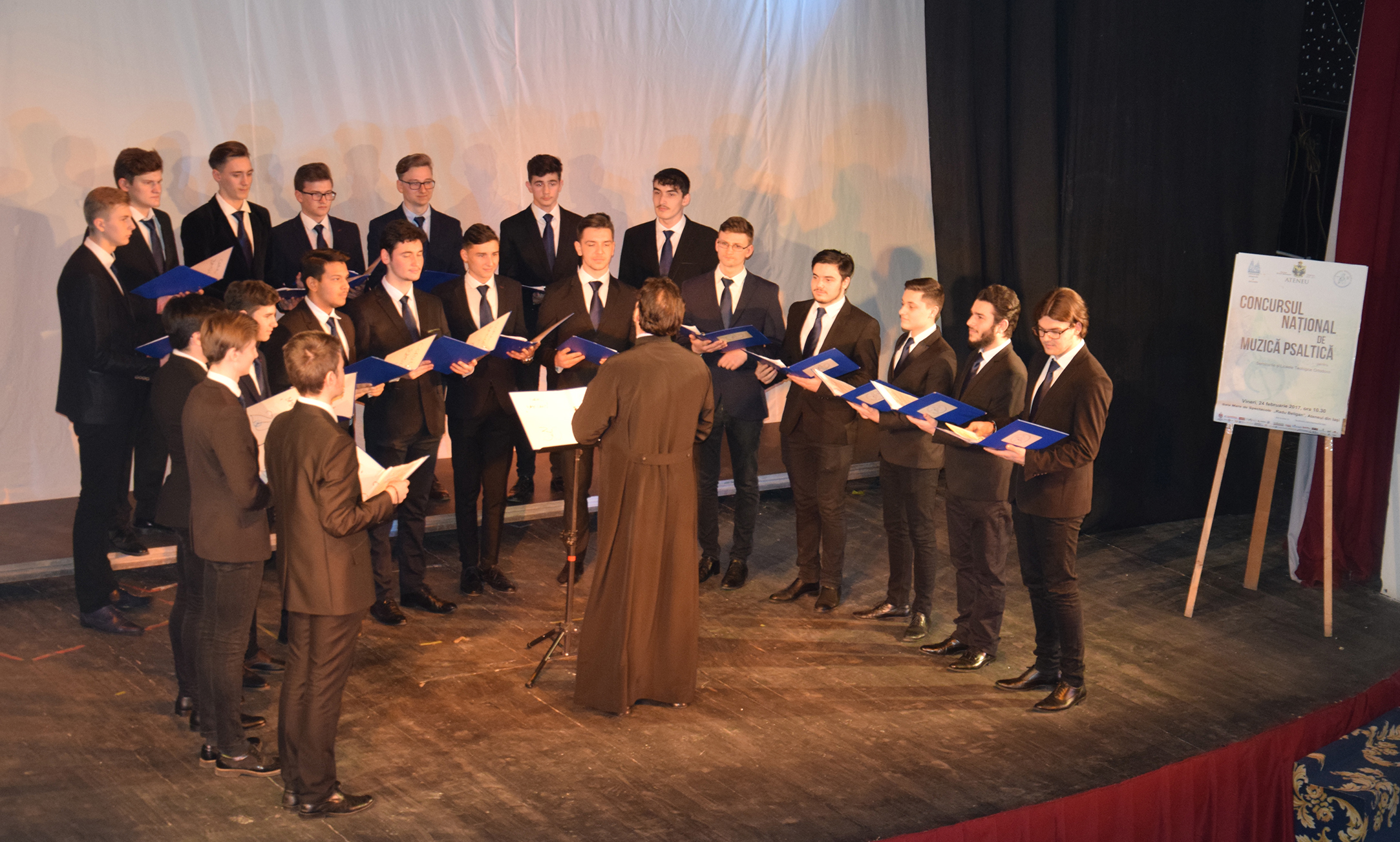 Juriul a desemnat drept câştigător şi, implicit, participant la etapa naţională a Concursului de Muzică Psaltică corul Seminarului Teologic Liceal „Sfântul Vasile cel Mare“ din Iaşi (Foto: Lucian Apopei) „Ne dorim să transformăm acest frumos concurs în olimpiada naţională de muzică psaltică“