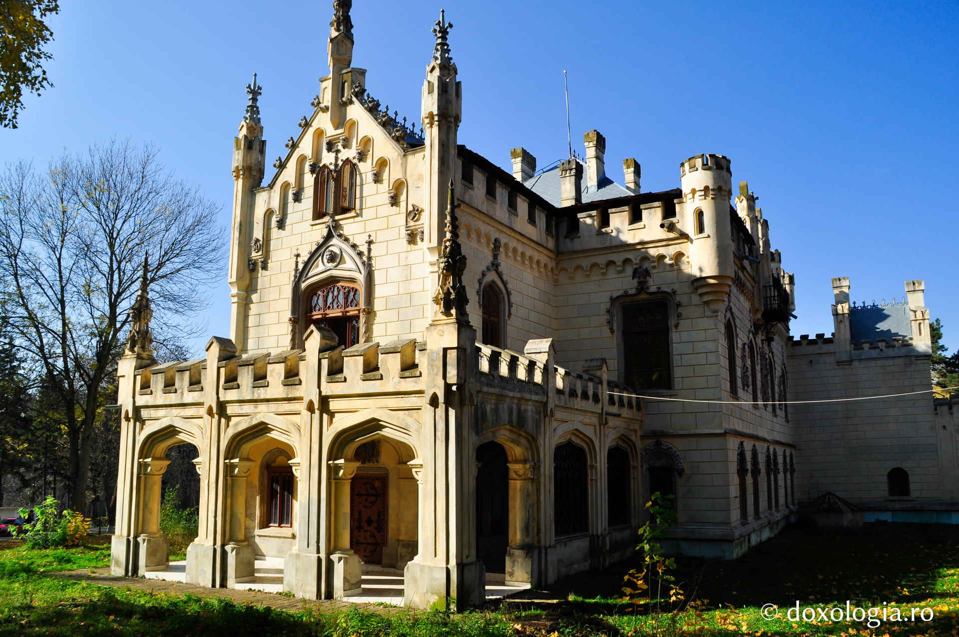 Castelul de la Miclăușeni, școală și casă a copiilor cu handicap mintal