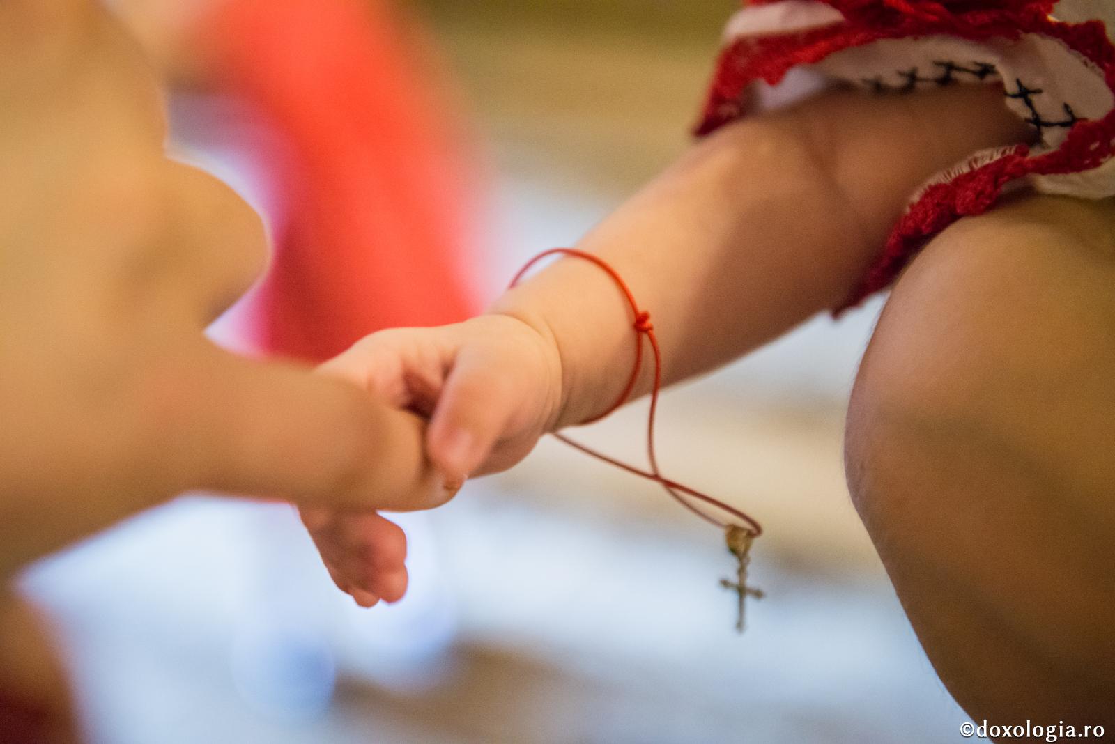 Copiii dau un nou sens familiei / Foto: Oana Nechifor mână de bebeluș