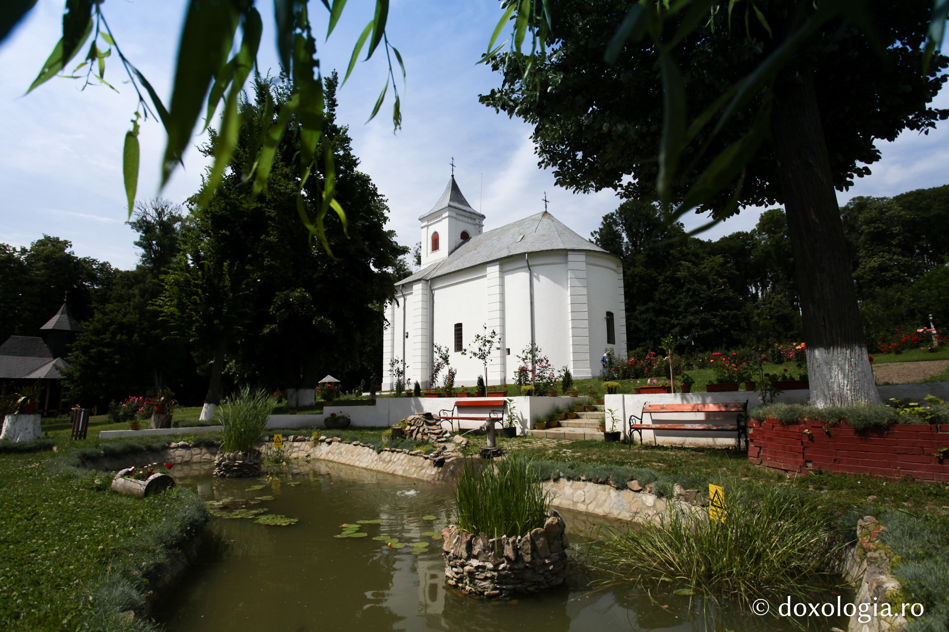 Începuturile Mănăstirii Miclăușeni