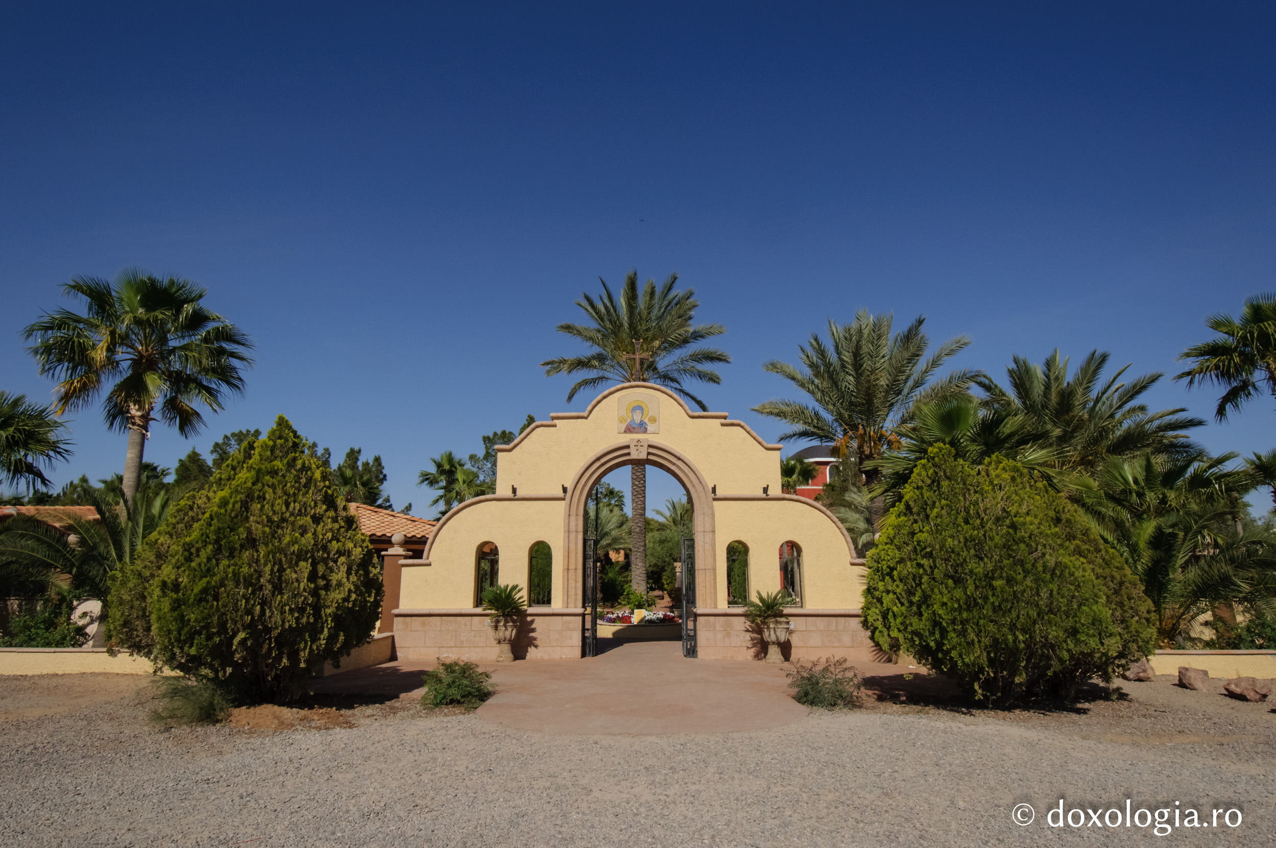 Foto: Victor Larie (Foto) Raiul din pustiul Arizonei – Mănăstirea Sfântului Antonie cel Mare, ctitoria Părintelui Efrem Filotheitul