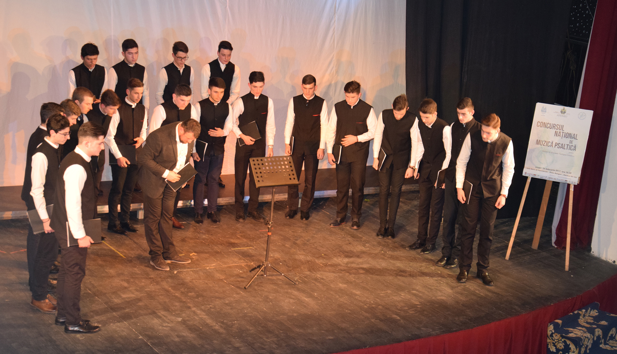 Locul al III-lea a fost obţinut de corul Seminarului Teologic Liceal Ortodox „Veniamin Costachi“ de la Neamţ (Foto: Lucian Apopei) „Ne dorim să transformăm acest frumos concurs în olimpiada naţională de muzică psaltică“