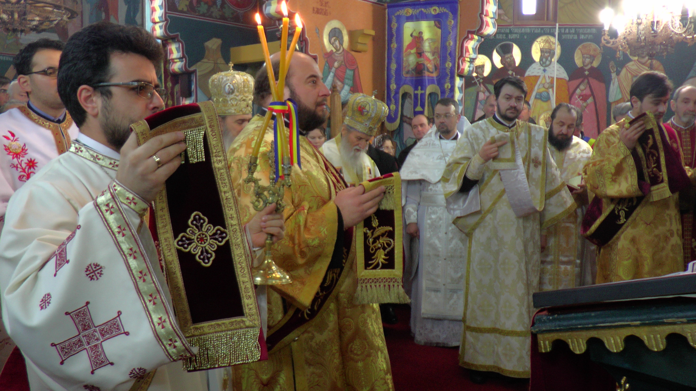 Liturghii arhiereşti în parohiile Gheorghiţeni şi Slătioara