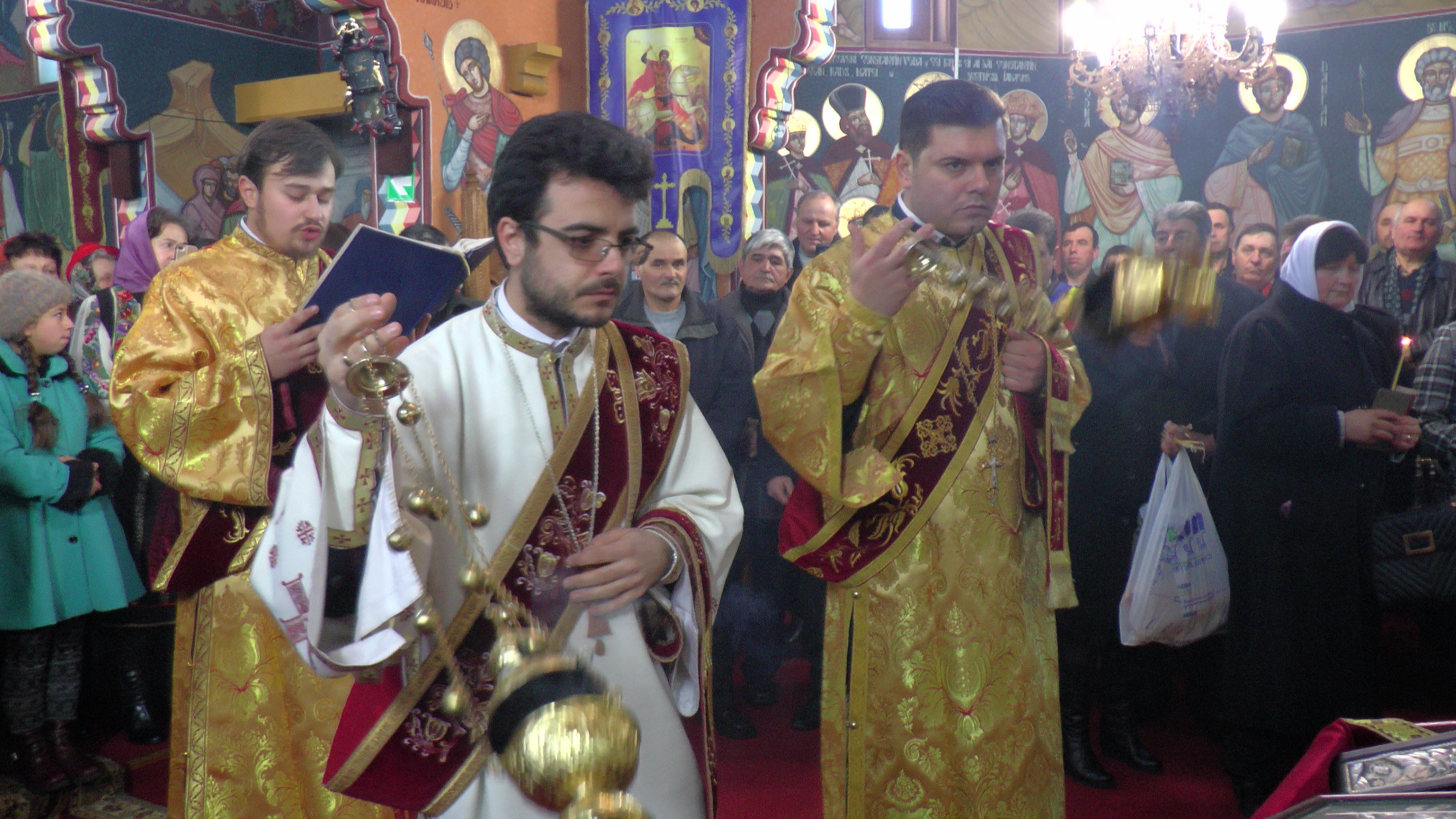 Liturghii arhiereşti în parohiile Gheorghiţeni şi Slătioara
