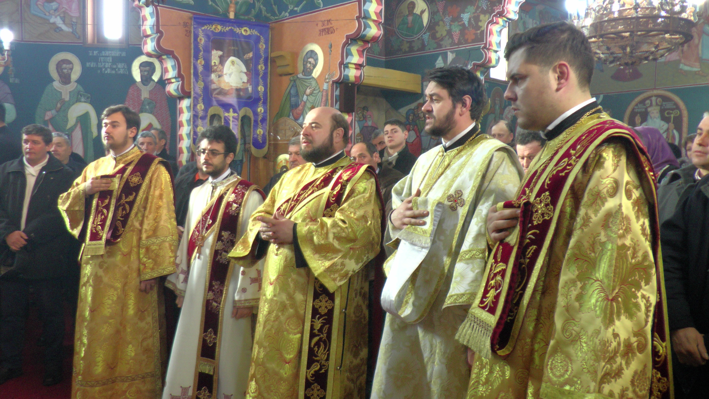 Liturghii arhiereşti în parohiile Gheorghiţeni şi Slătioara