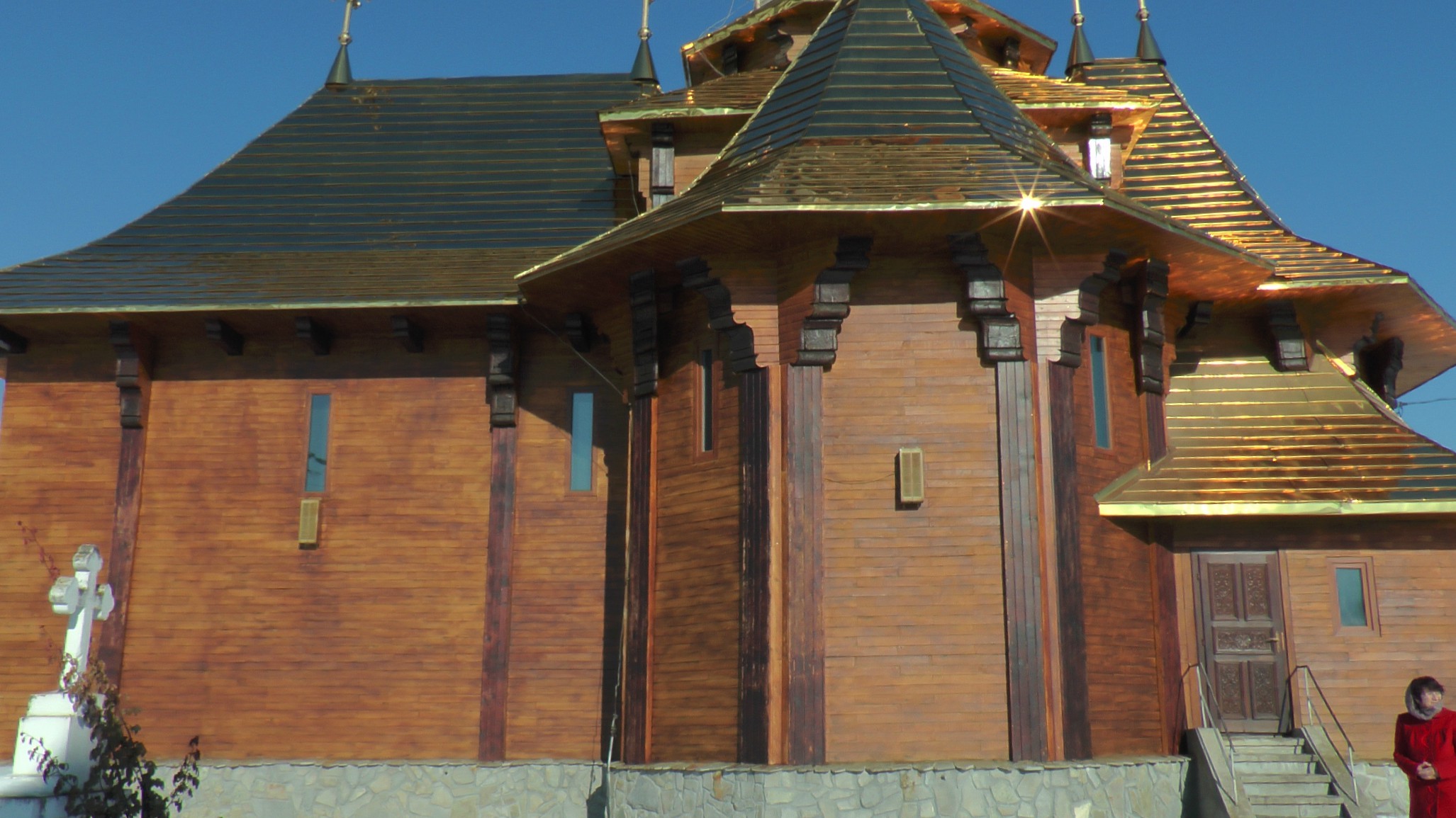 Liturghii arhiereşti în parohiile Gheorghiţeni şi Slătioara