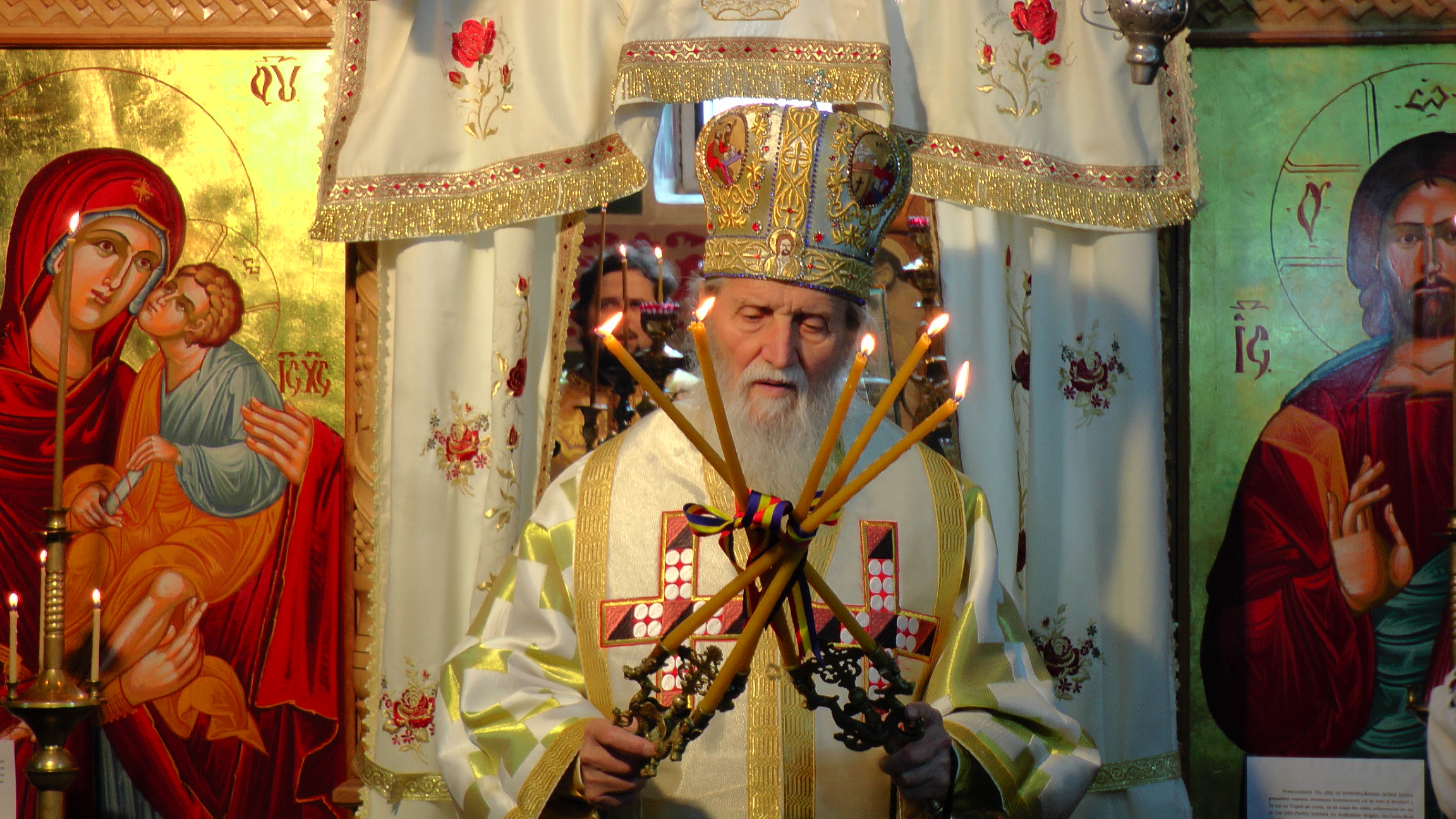 Credincioşii din Leucuşeşti s-au rugat împreună cu arhipăstorul lor