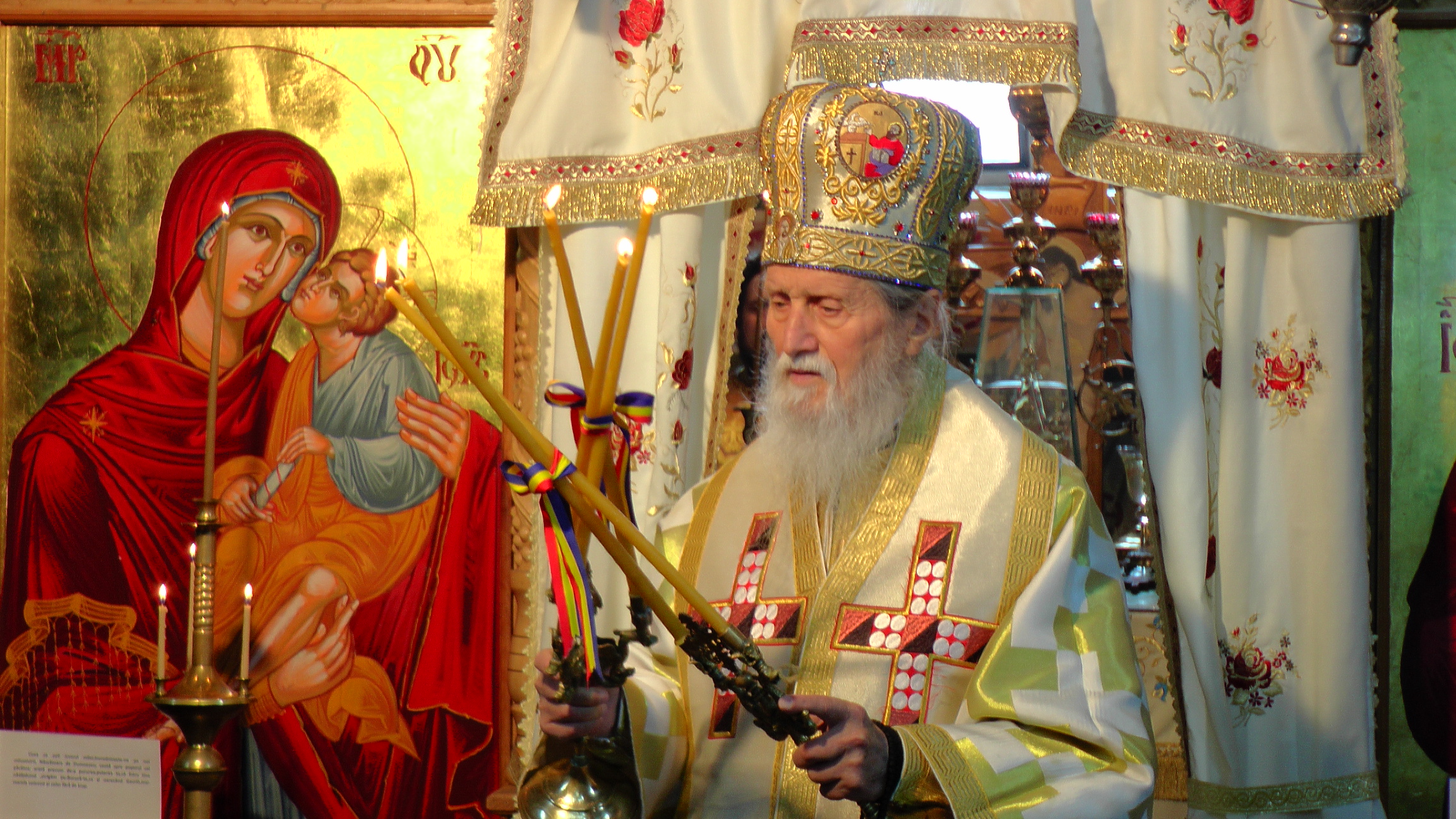 Credincioşii din Leucuşeşti s-au rugat împreună cu arhipăstorul lor