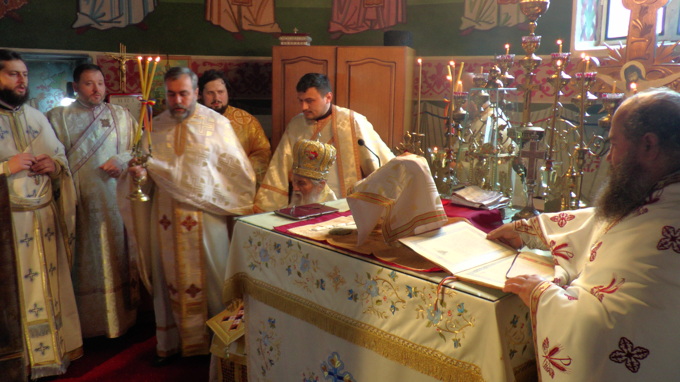 Credincioşii din Leucuşeşti s-au rugat împreună cu arhipăstorul lor