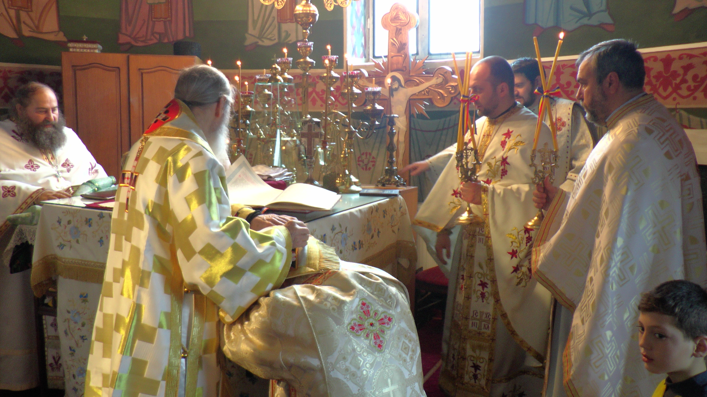 Credincioşii din Leucuşeşti s-au rugat împreună cu arhipăstorul lor