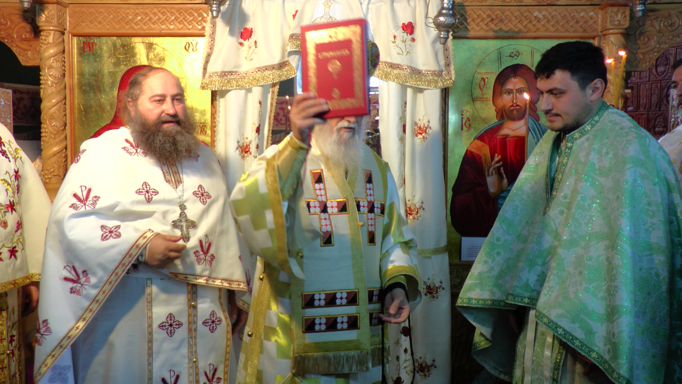 Credincioşii din Leucuşeşti s-au rugat împreună cu arhipăstorul lor