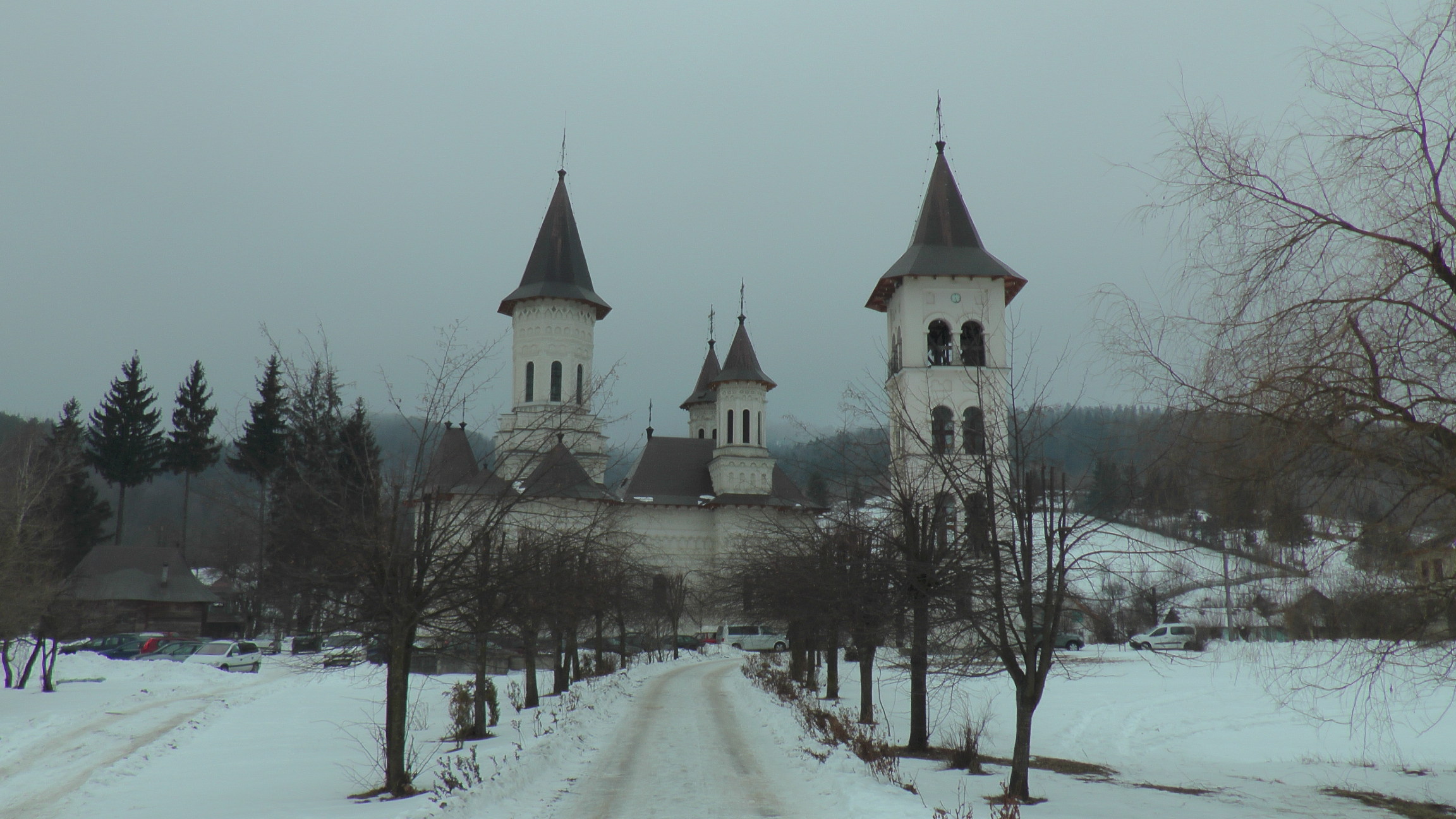 Liturghii arhiereşti în parohiile Gheorghiţeni şi Slătioara