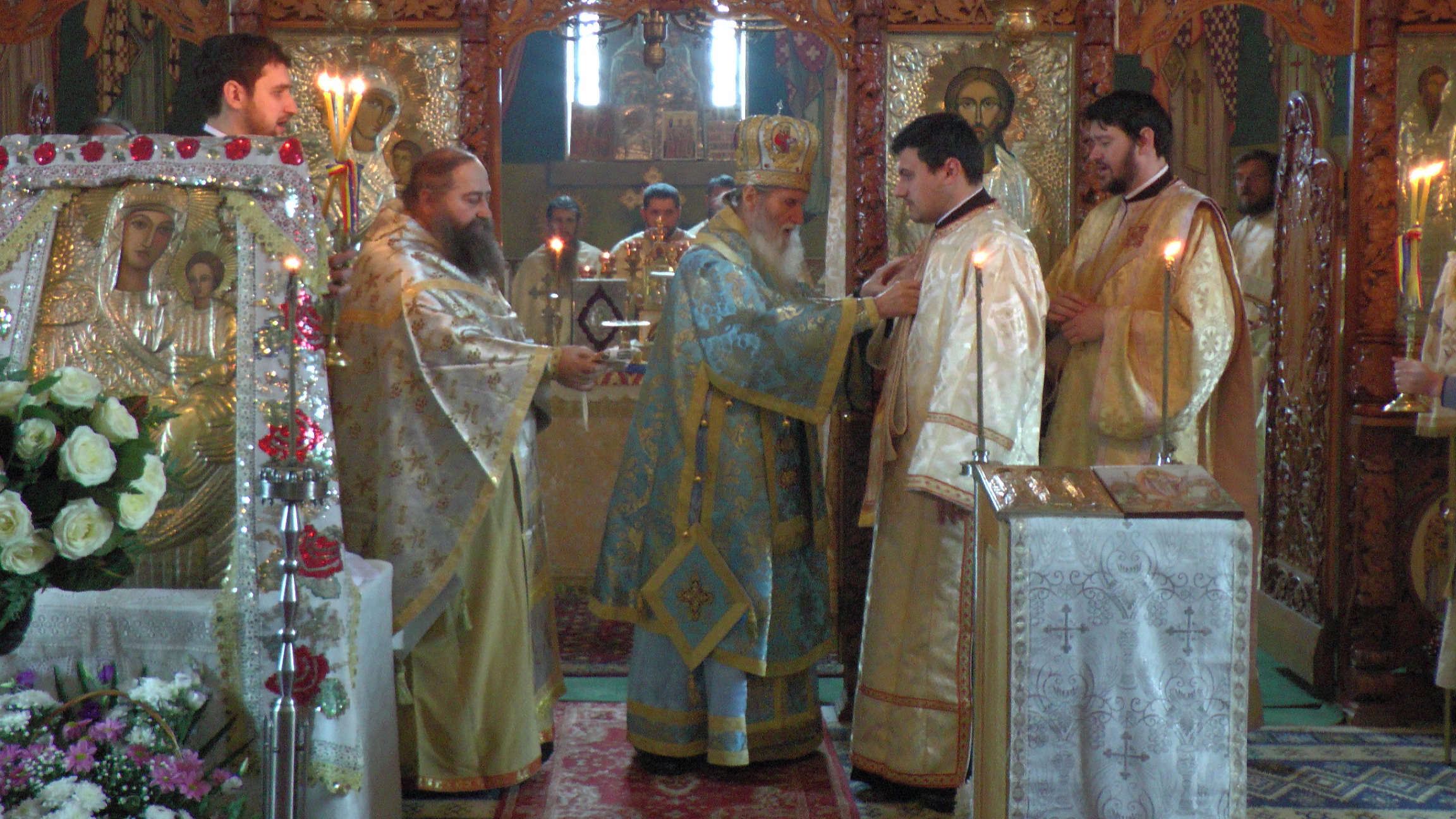 Liturghii arhiereşti în parohiile Gheorghiţeni şi Slătioara