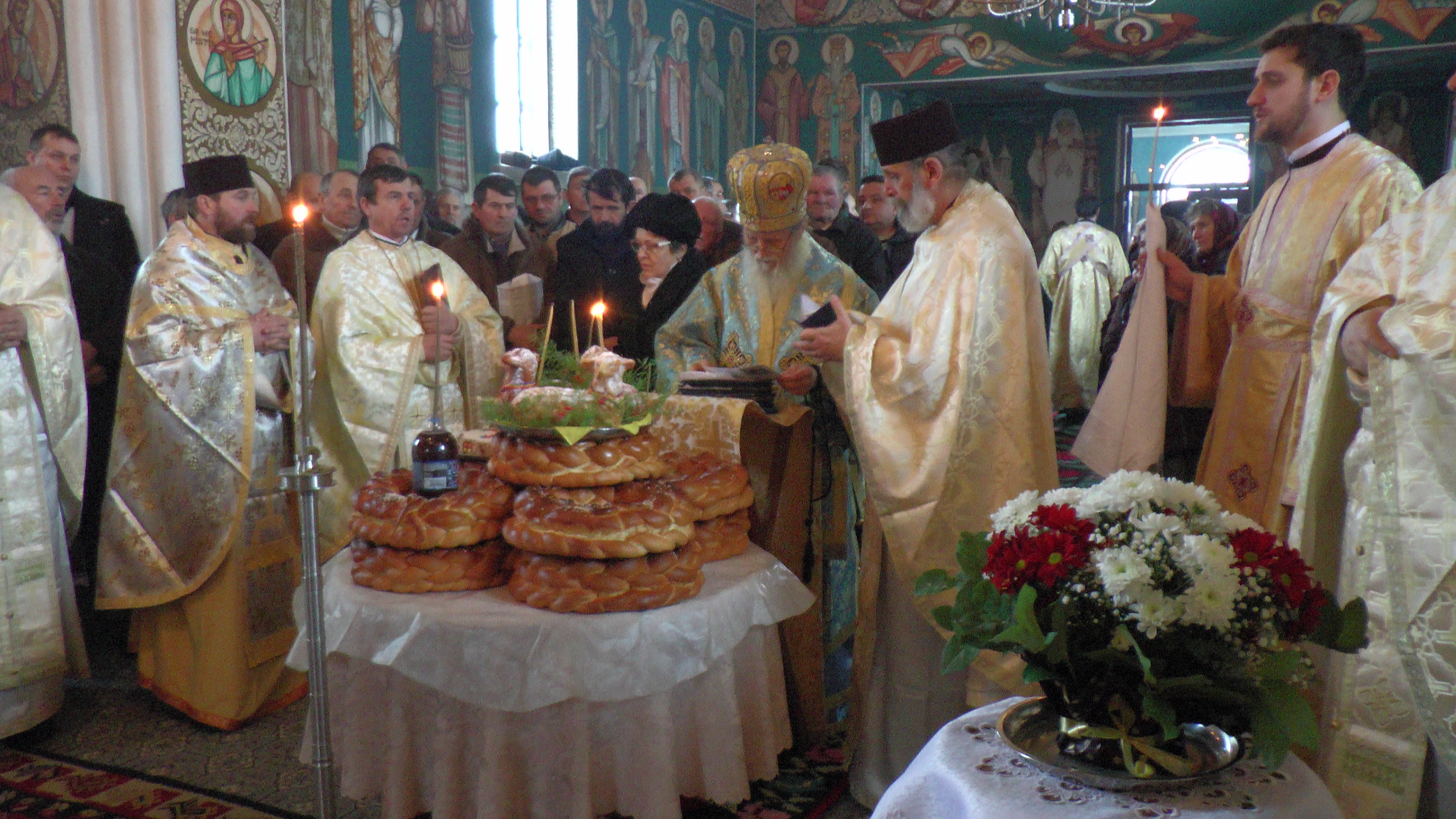 Liturghii arhiereşti în parohiile Gheorghiţeni şi Slătioara