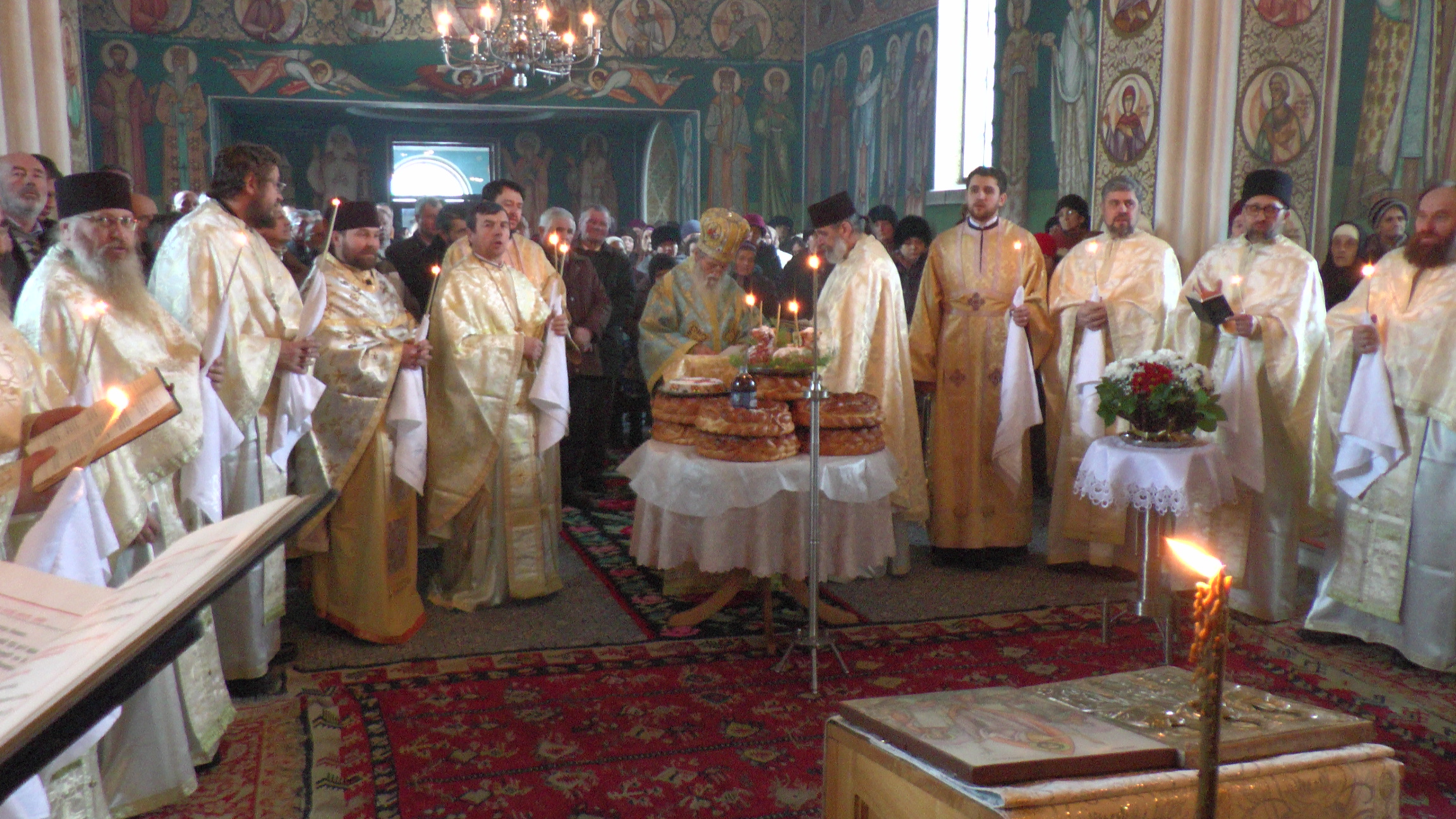 Liturghii arhiereşti în parohiile Gheorghiţeni şi Slătioara