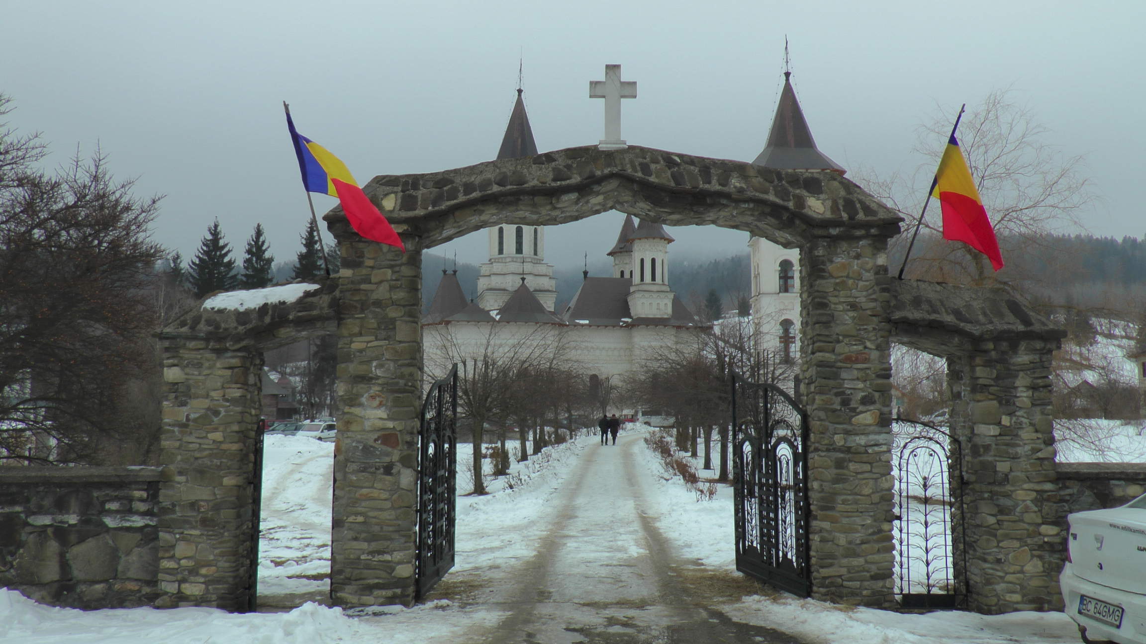 Liturghii arhiereşti în parohiile Gheorghiţeni şi Slătioara