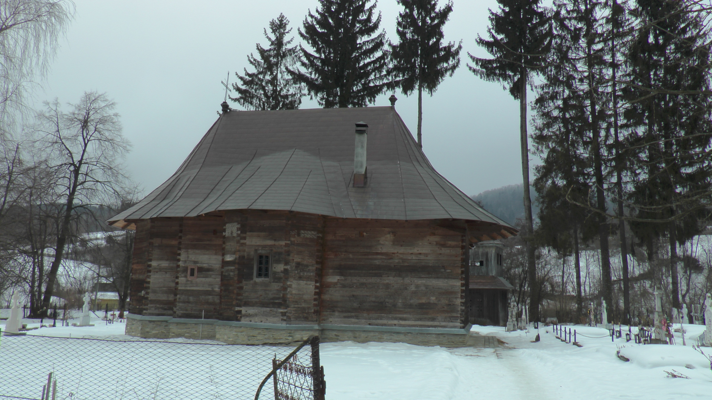 Liturghii arhiereşti în parohiile Gheorghiţeni şi Slătioara