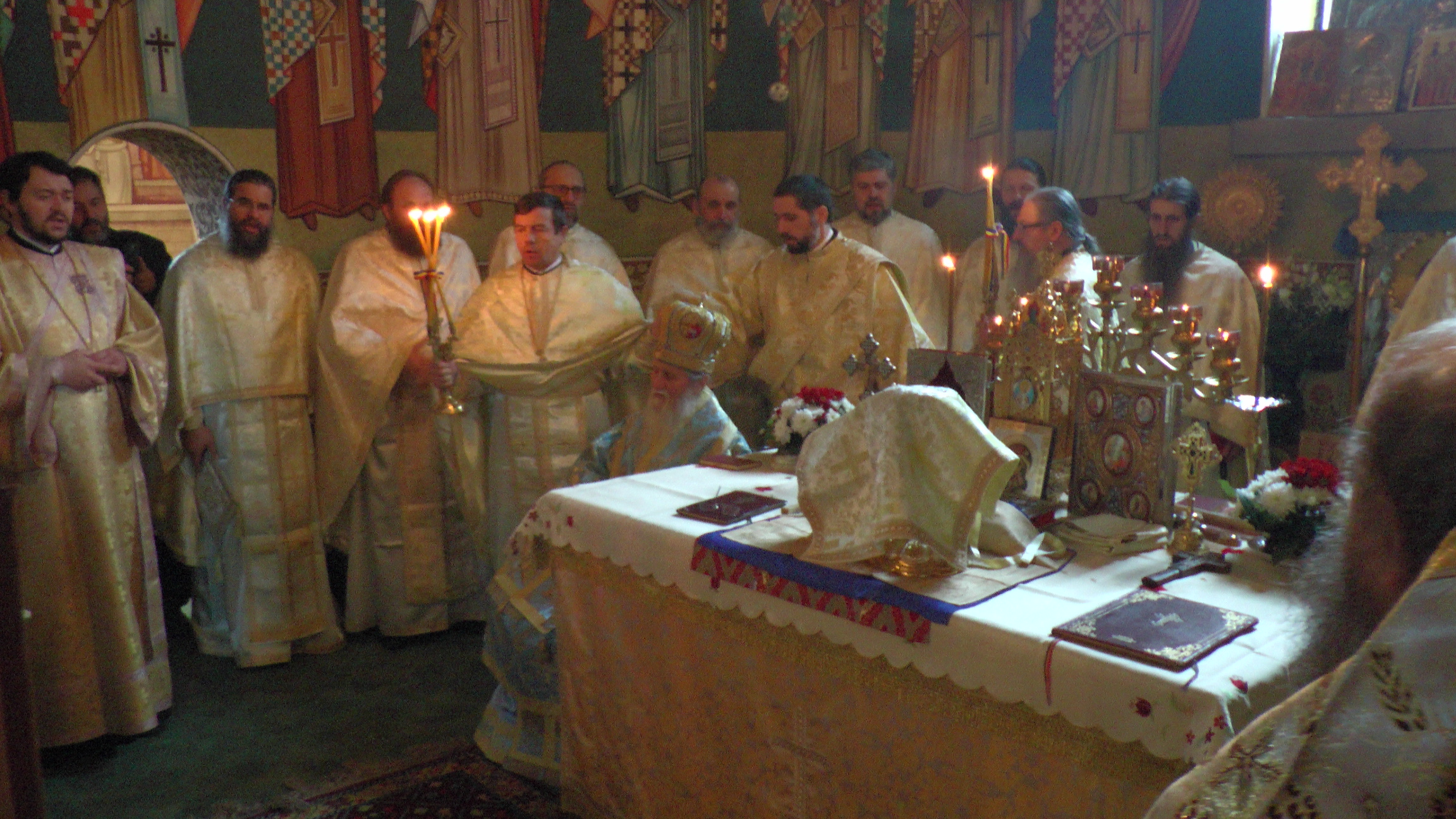 Liturghii arhiereşti în parohiile Gheorghiţeni şi Slătioara
