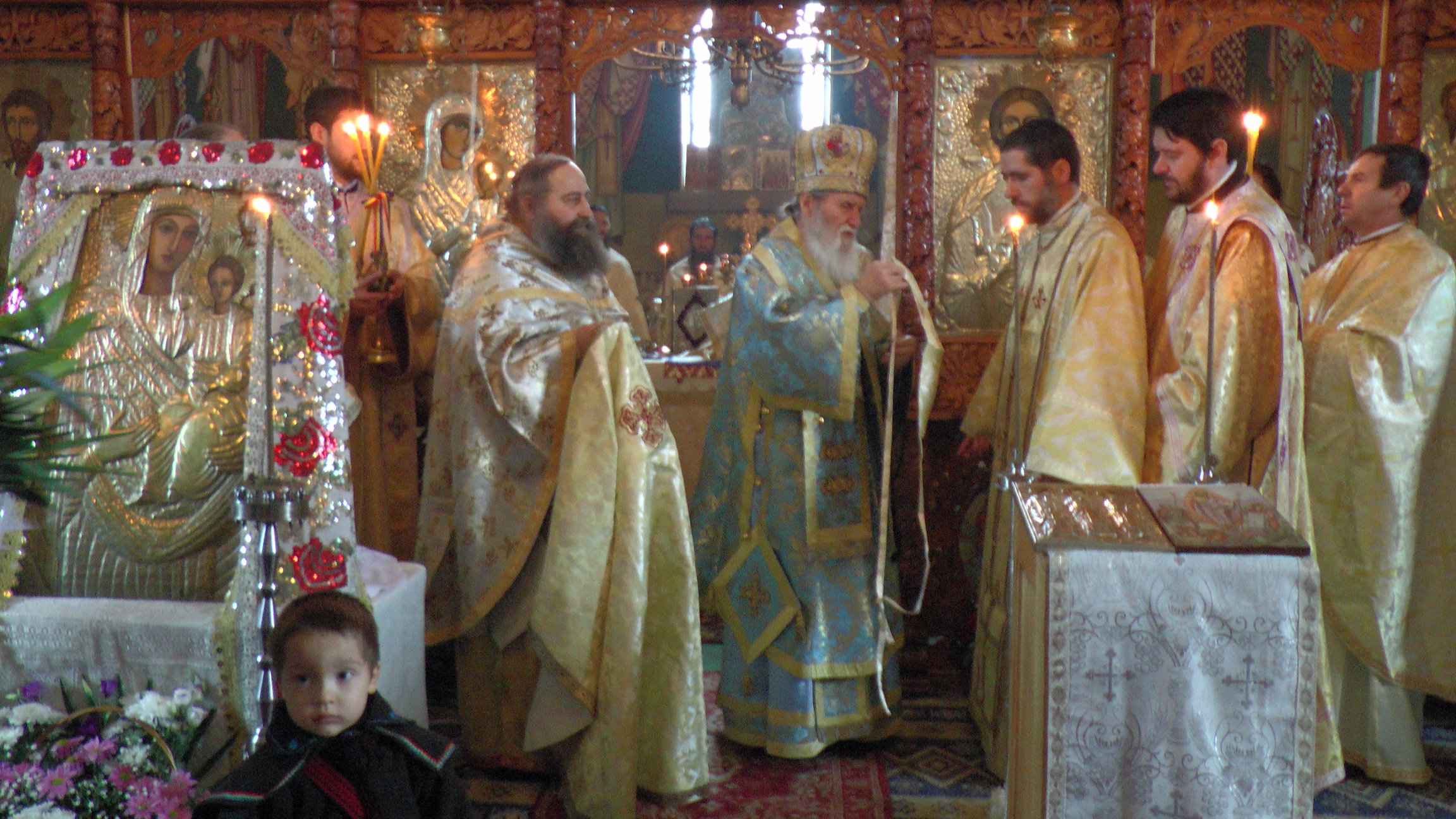 Liturghii arhiereşti în parohiile Gheorghiţeni şi Slătioara