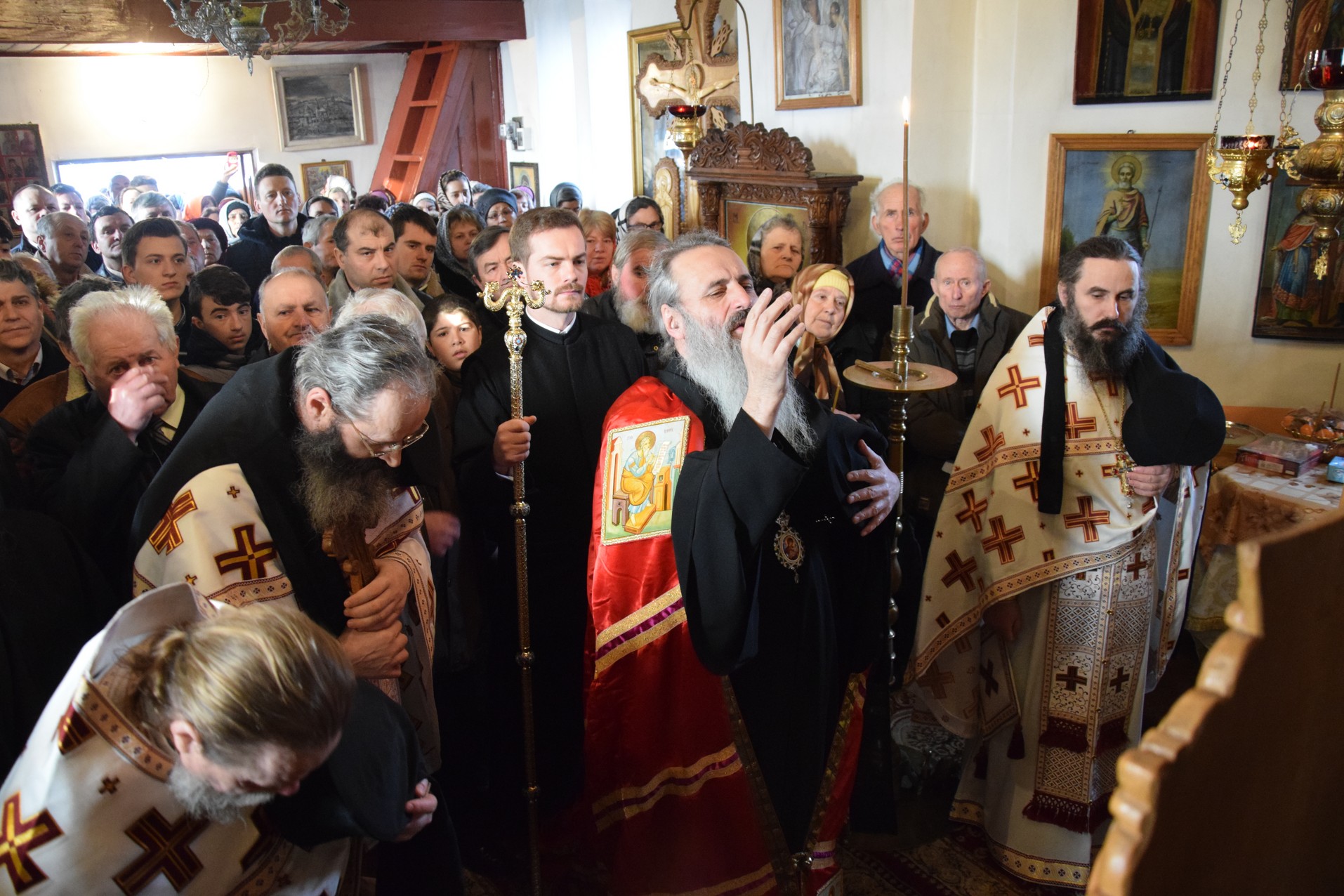 Liturghie arhierească la schitul cu trei viețuitori